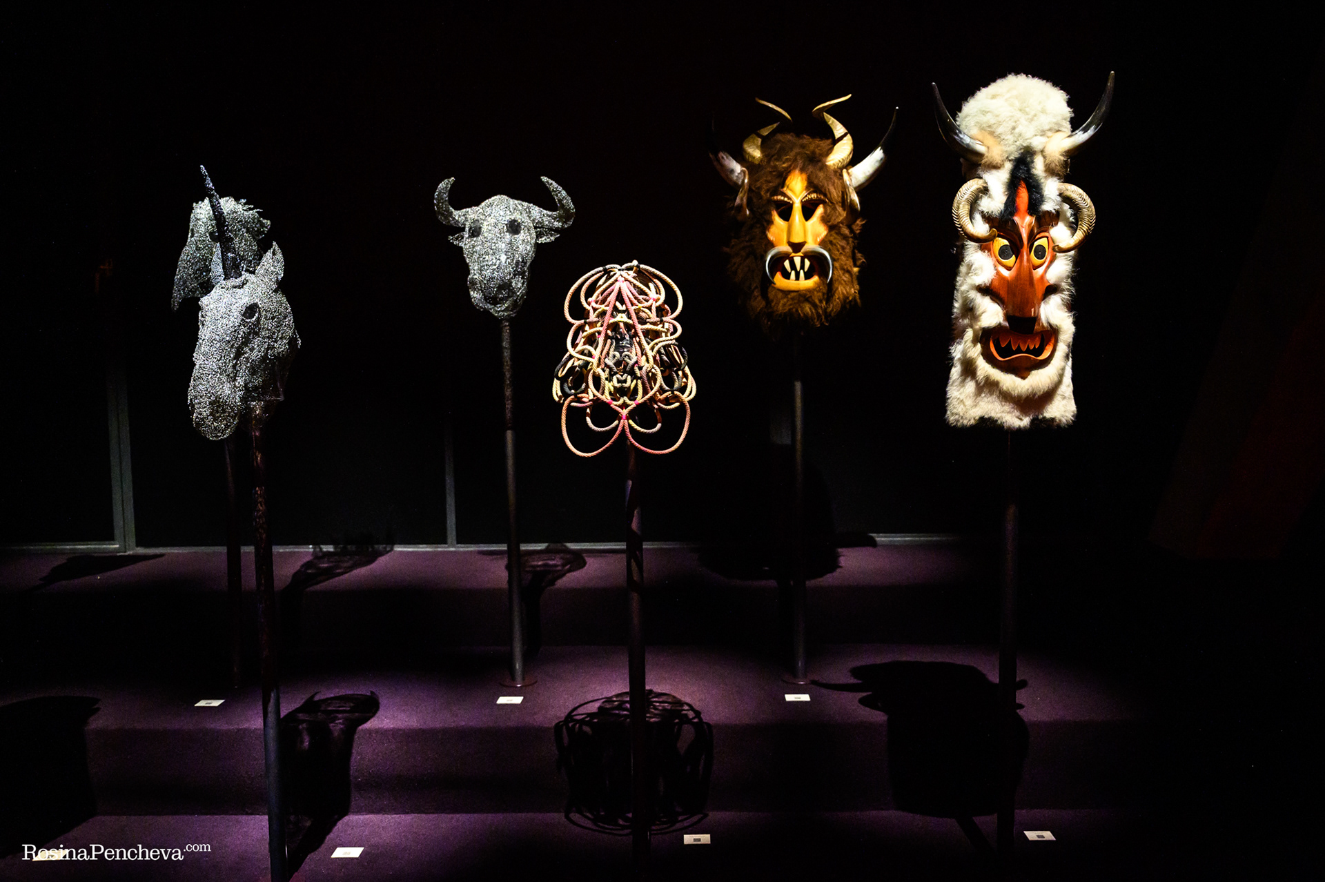 Вдясно са две кукерски маски на Людмил Йорданов, селектирани от кураторите на Хомо Фабер през 2024 г. / Фотография: © Росина Пенчева