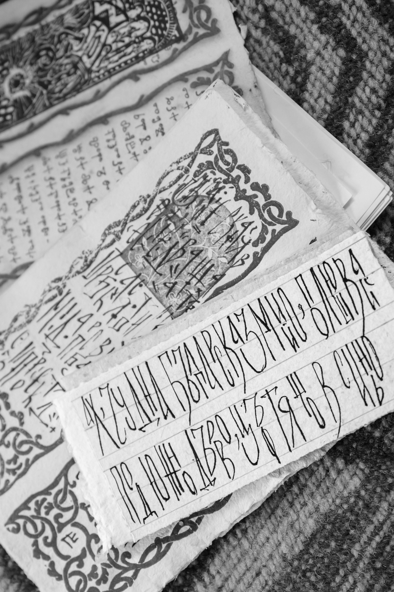 Above is a working version of the "Slovoplet" typeface, based on Stopan's unique handwriting, which was created with the support of the Bulgarian font studio Fontfabric. The font continues the mission of spreading the Bulgarian version of Cyrillic as a digital font.