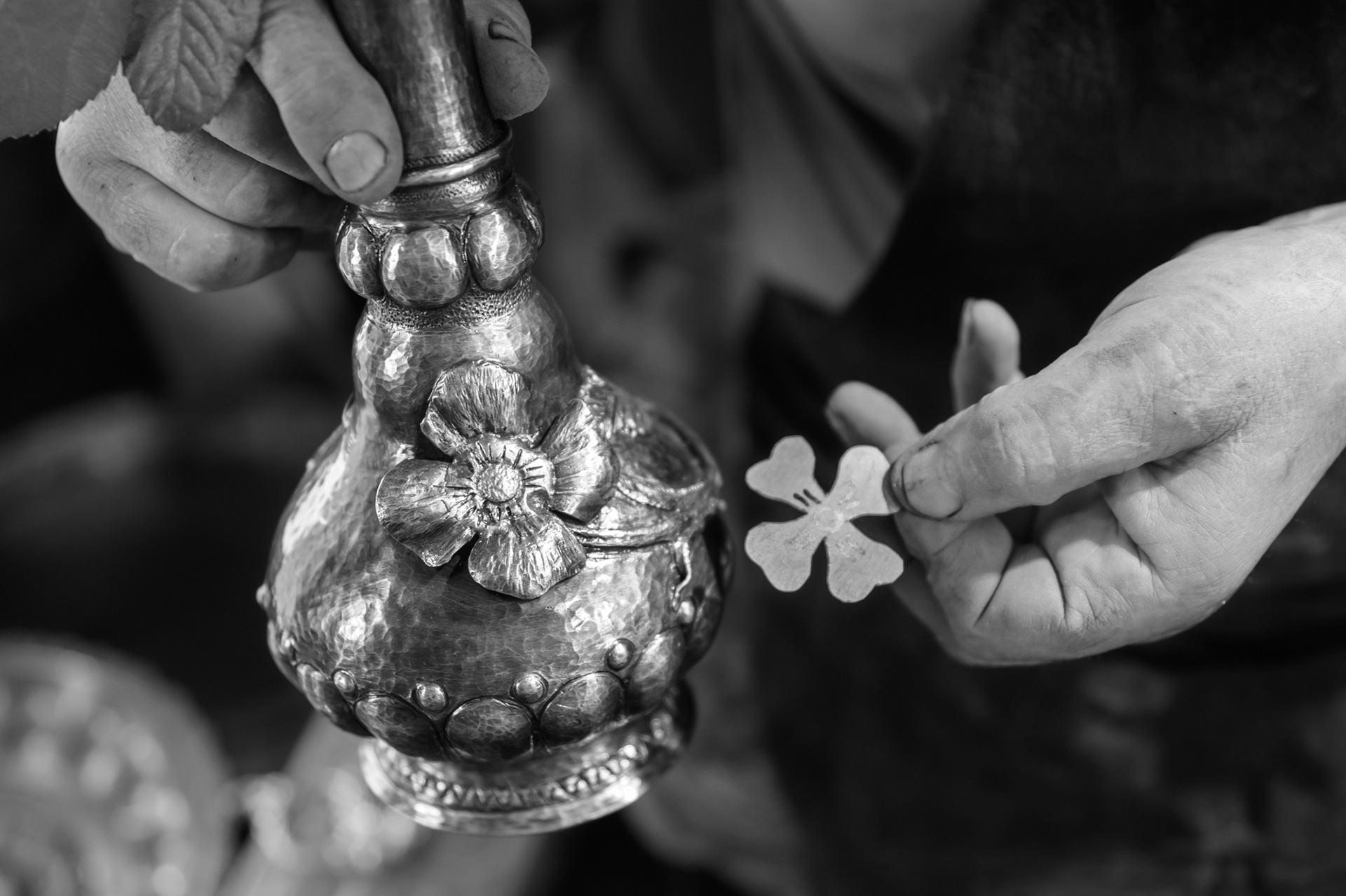 Comparison between a finished relief figure of a flower and its preparation state