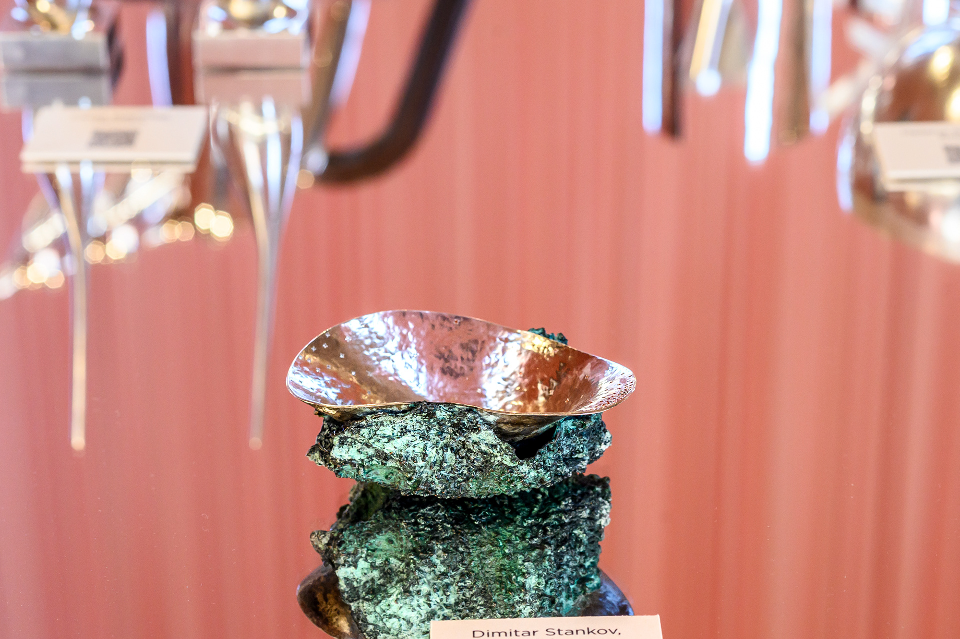 През 2024 г. чаша за саке на бижутера Димитър Станков беше избрана за участие  / Фотография: © Росина Пенчева