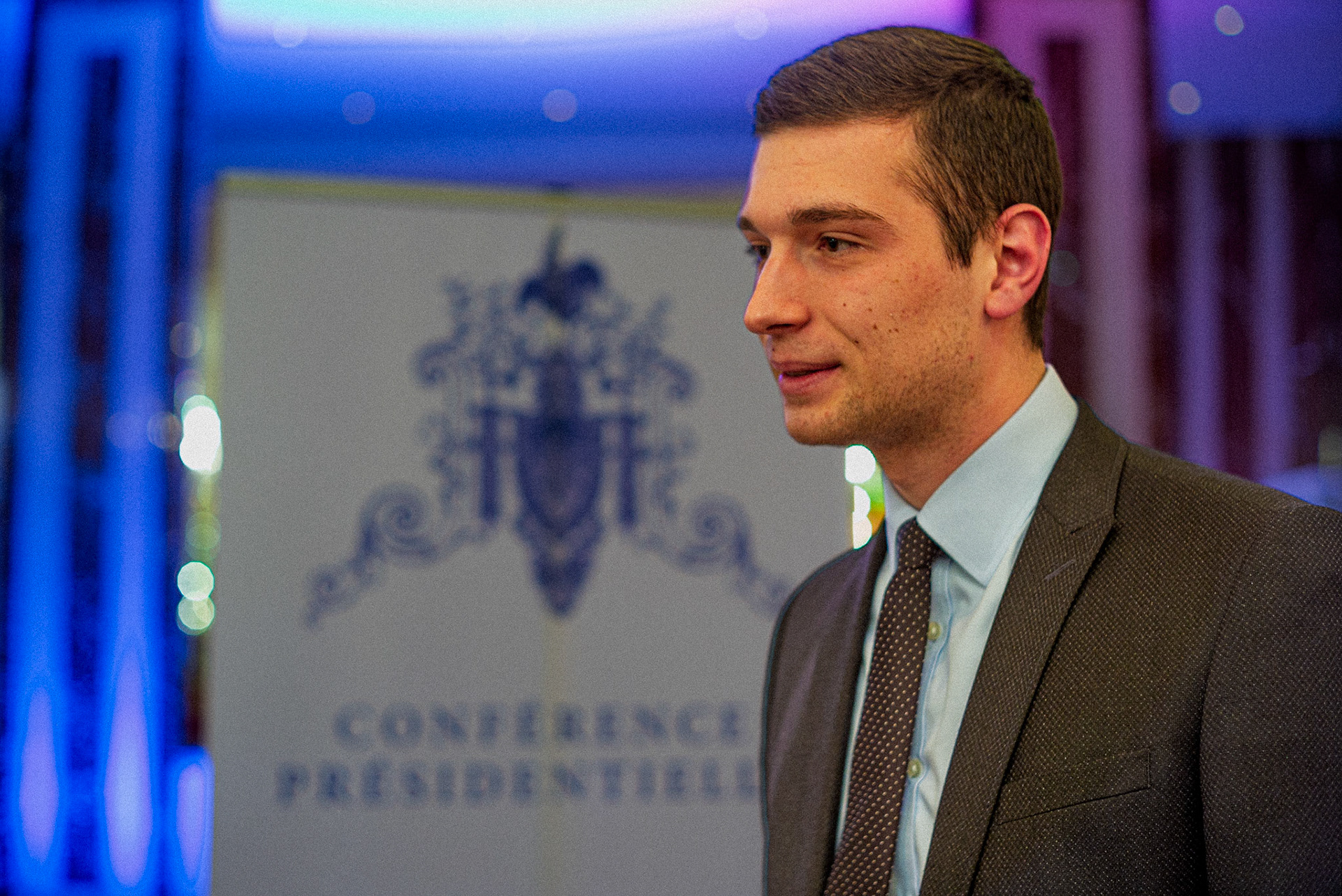 Jordan Bardella au QG de Le Pen, pendant les élections de 2017.