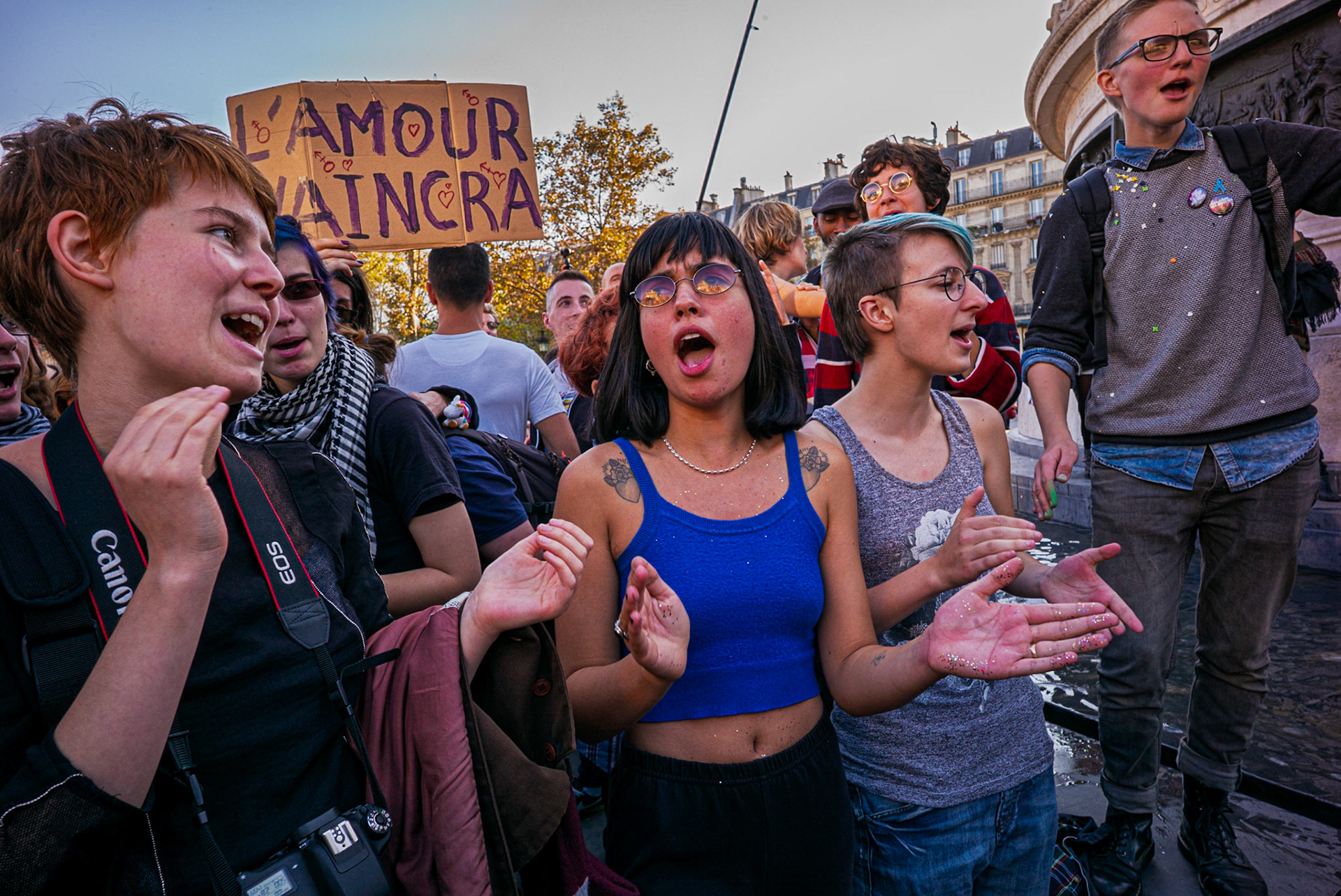 Contre manifestation LGBT à République : pour le mariage pour tous.