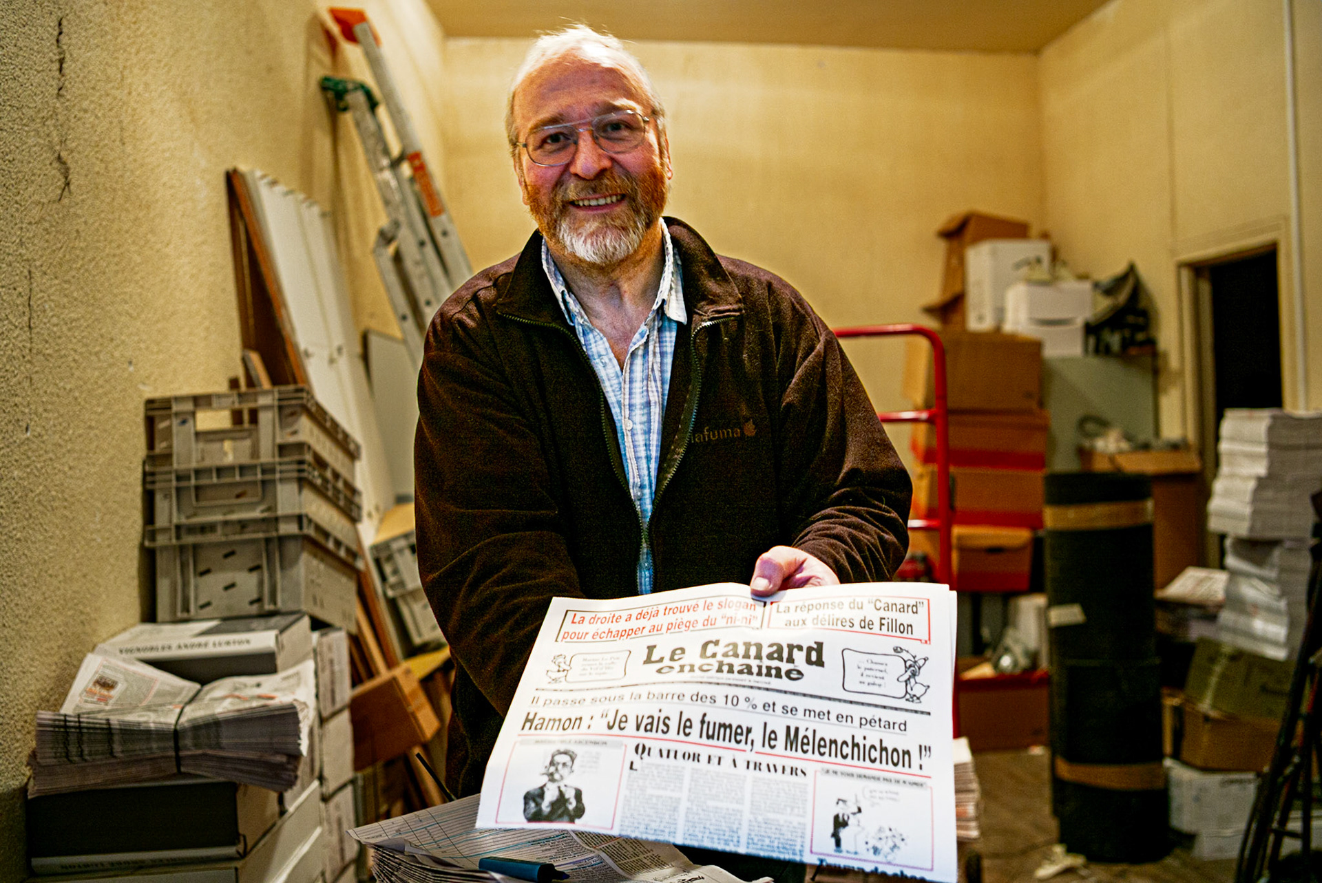 Le Canard enchainé pendant les élections présidentielles de 2017 Titre : Hamon : "je vais le fumer le Mélenchichon" !