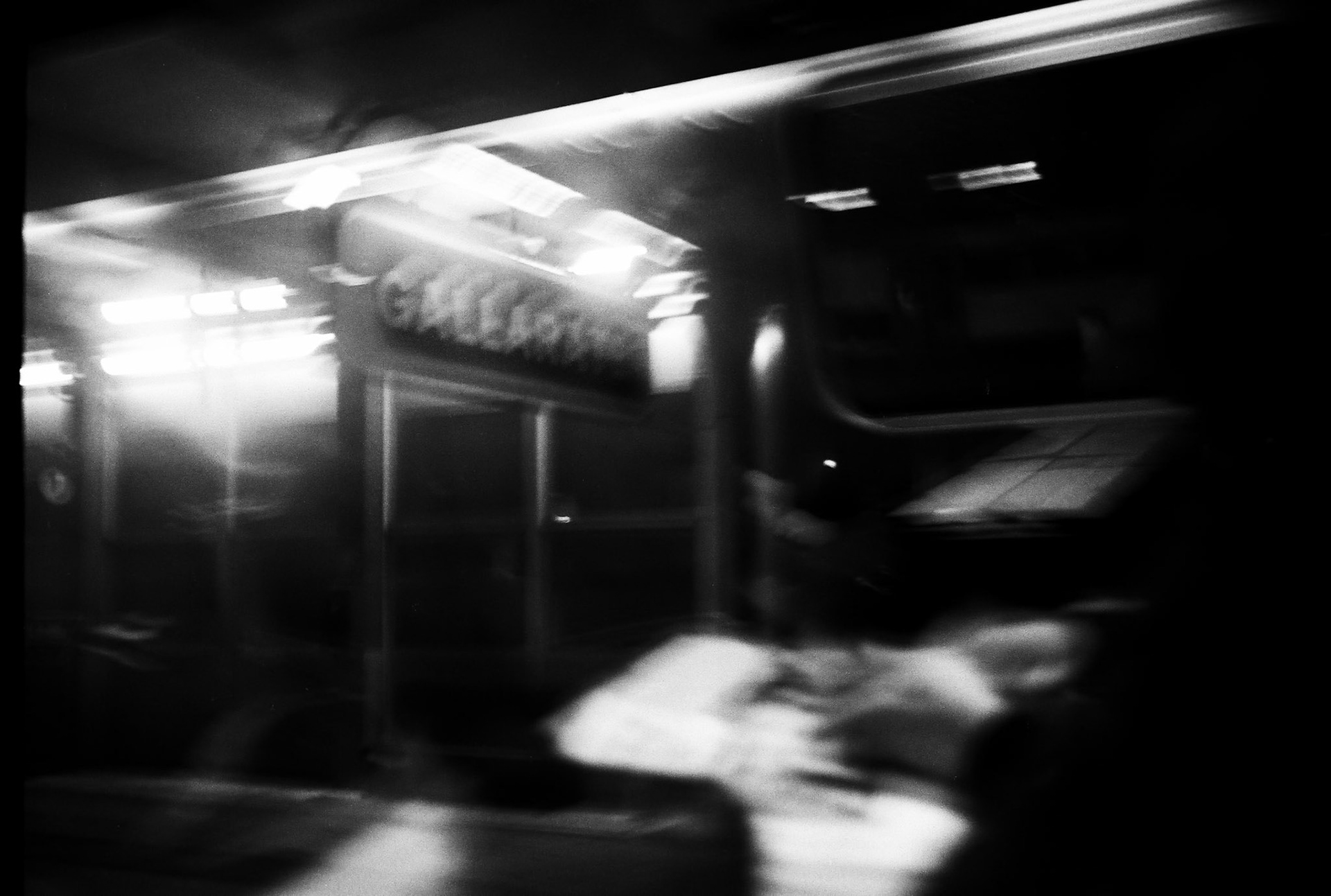 Dans le train Bâle-Milan le 23 décembre 2013, La station de Gallarate en Italie. 