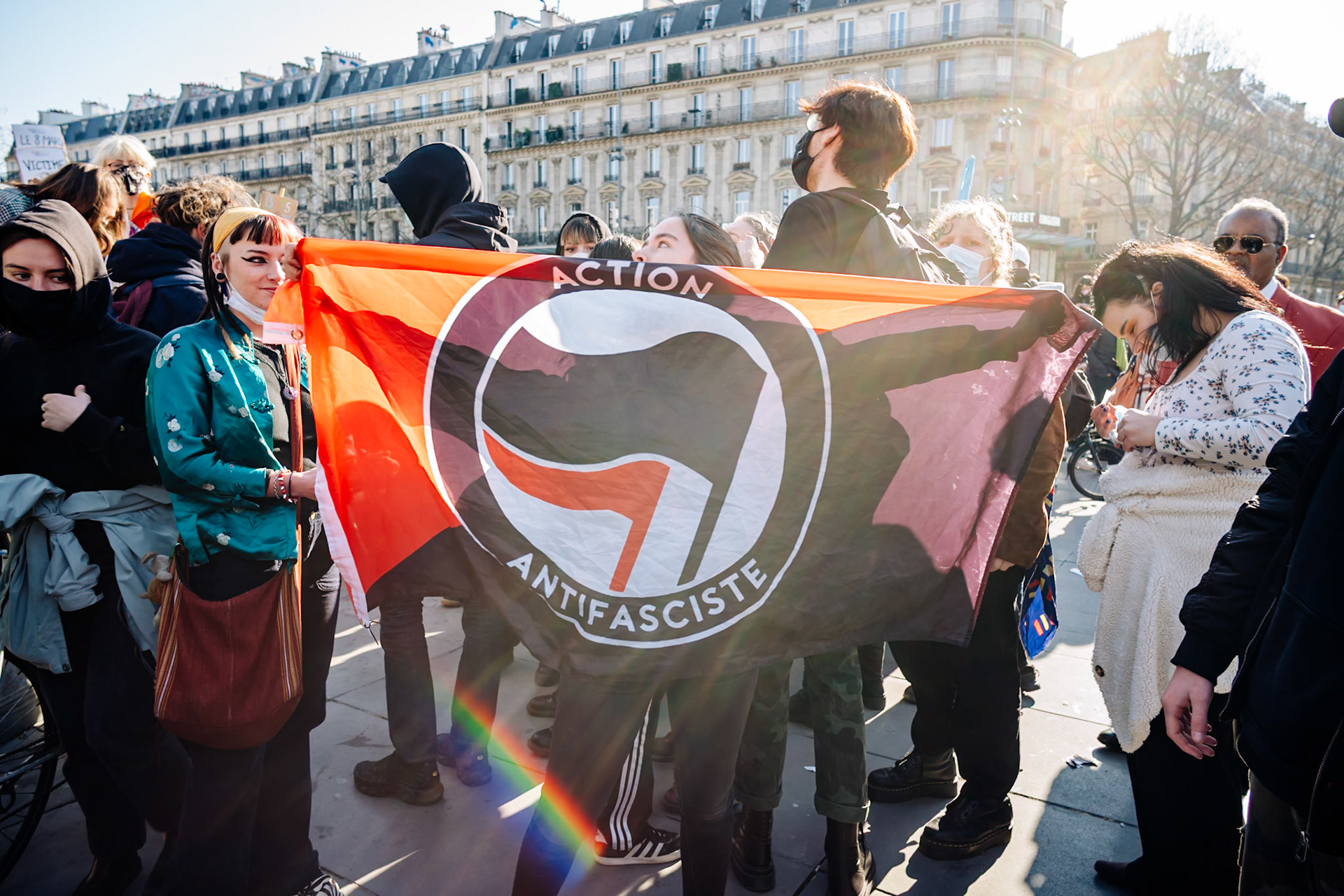 Manifestation pour le droit des femmes : action antifasciste. Paris, place de la République.