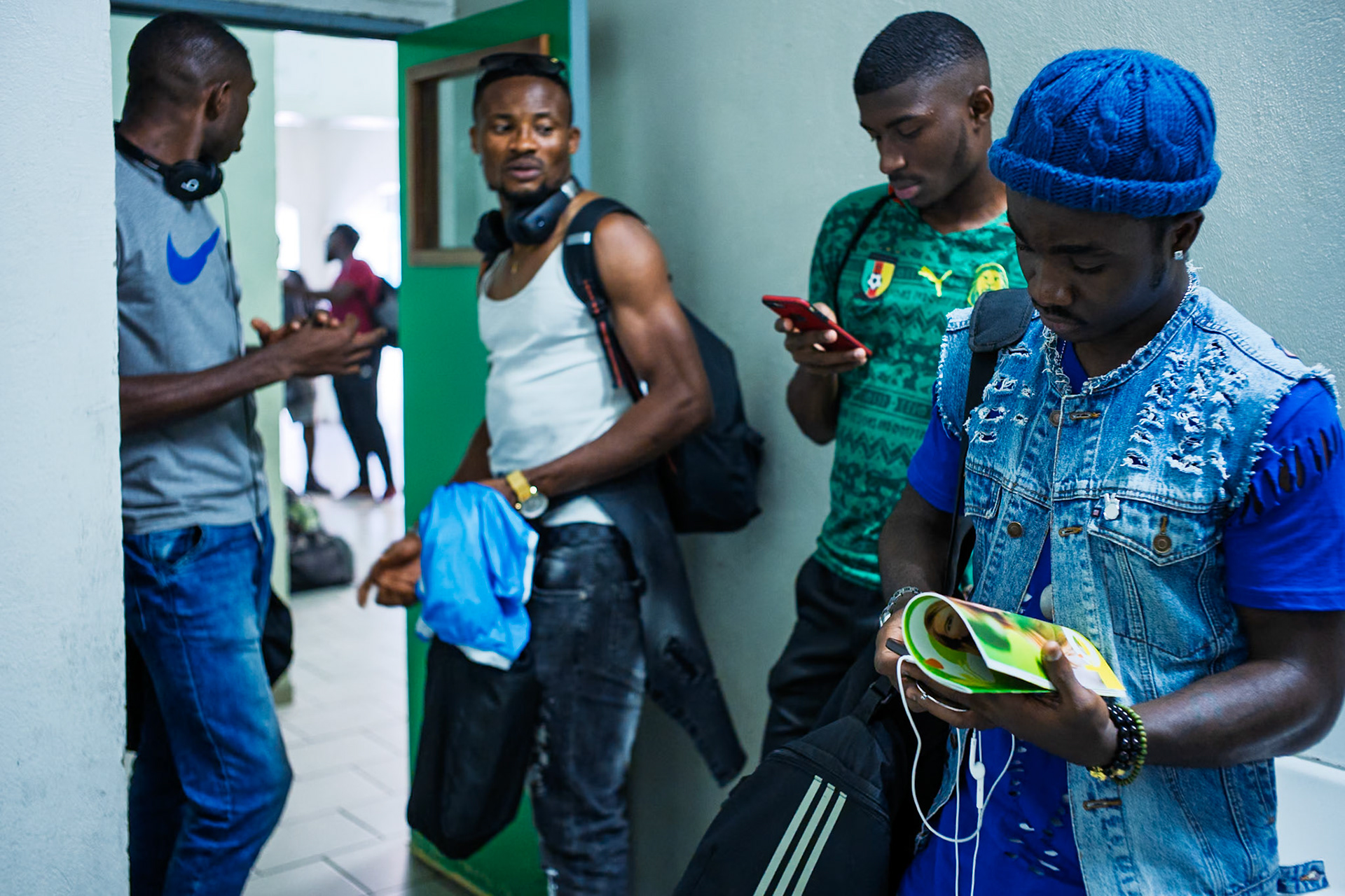 Les migrants du foot professionnel tentent de rebondir à Saint-Denis. Reportage pour Xavier Alonso de la Tribune de Genève sur l'association Kampos/Saint Denis.