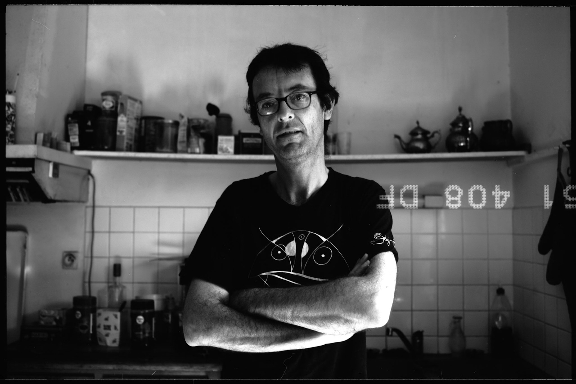 Manu dans la cuisine de l'écluse du Boël, avant que je parte, en août 2016. Inspiration pour mon film La Vilaine. Cf. carnet de 2016 ;