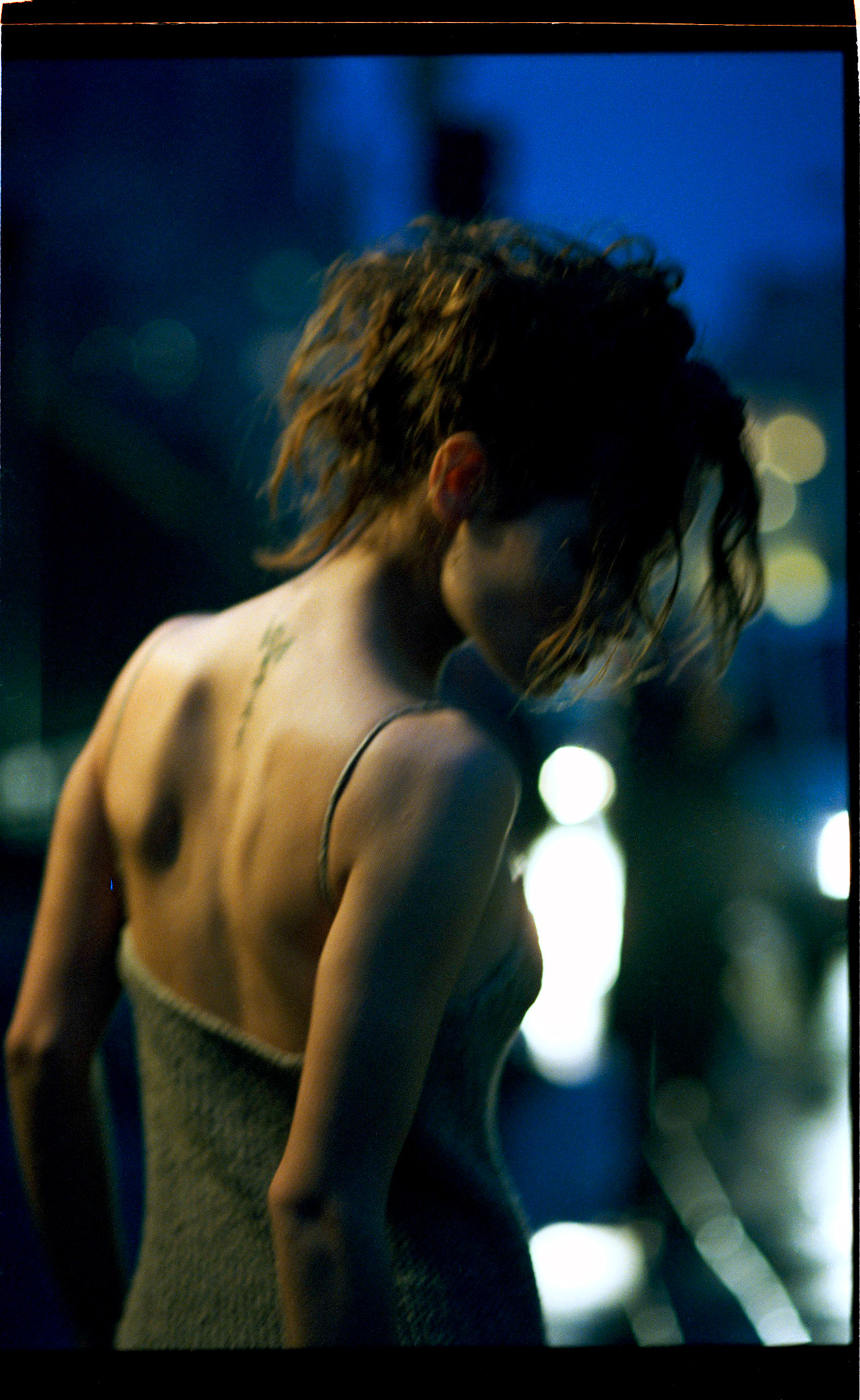 Première série de mode, réalisée le 18 mars 1999. Modèle : Arleta (New Madison), Boitier Nikon F5 et optique 85 mm 1,8 AF. Film Kodak Vision 5279 (500T).