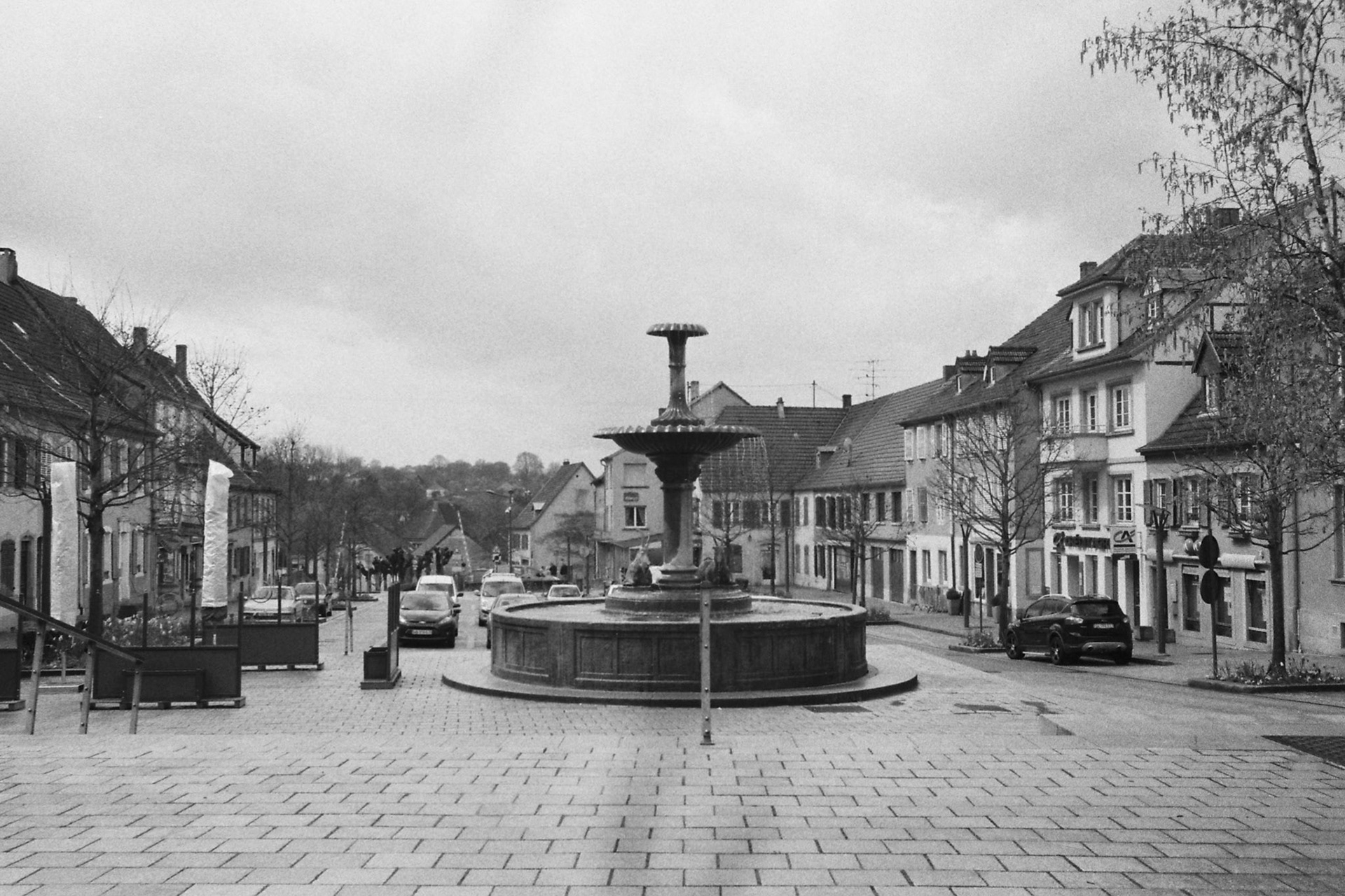 La place centrale à sarre-Union, un village abandonné de ses habitants, tous vieillissants. Le 17 avril 2016.