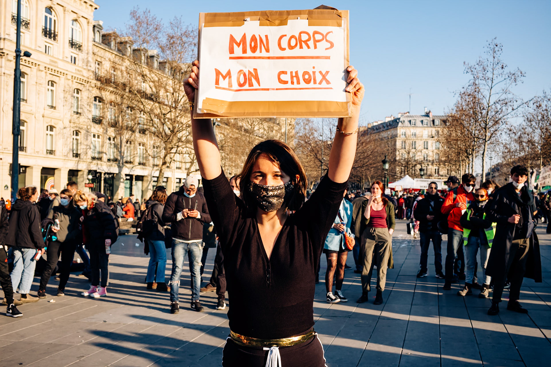Manifestation de femmes : "mon corps, mon choix". Paris, place de la République.