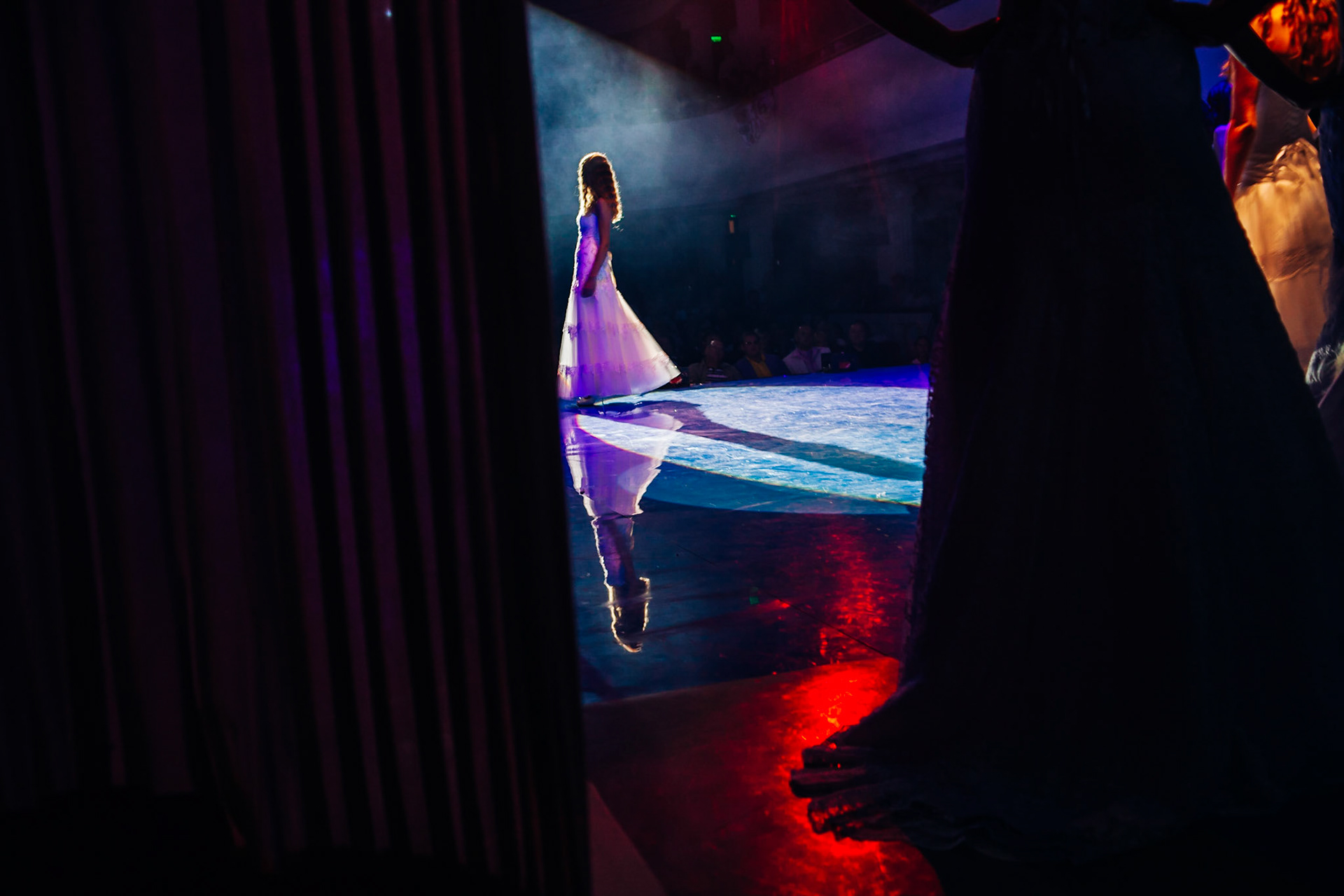 Models competition in Yalta, Ukraine.A journey through the eyes of Frederic Leonard, a head hunter for "new faces", who scouts fresh young Eastern girls who are to become fashion models.