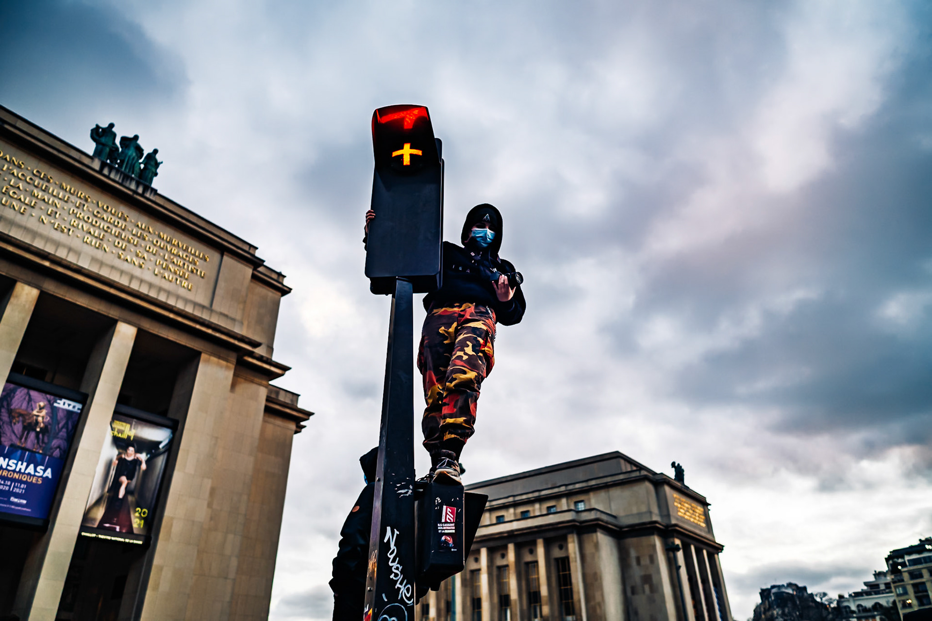 Plusieurs milliers de personnes rassemblées en France contre la proposition de loi « sécurité globale »L’article 24 du texte, adopté par l’Assemblée vendredi, concentre de très vives critiques, notamment de la part des journalistes, qui y voient de potentielles atteintes à la liberté d’informer.