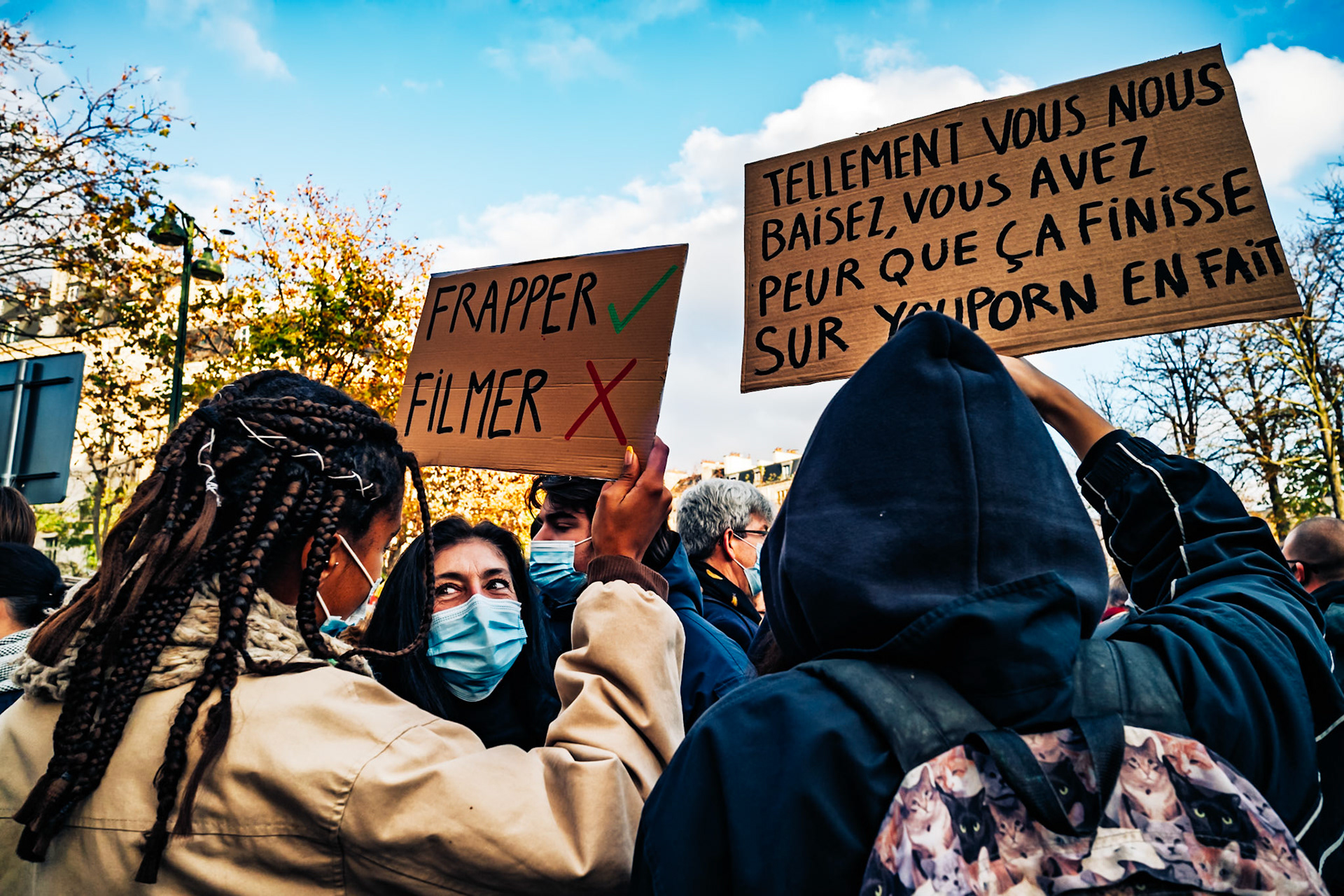 Plusieurs milliers de personnes rassemblées en France contre la proposition de loi « sécurité globale »L’article 24 du texte, adopté par l’Assemblée vendredi, concentre de très vives critiques, notamment de la part des journalistes, qui y voient de potentielles atteintes à la liberté d’informer.