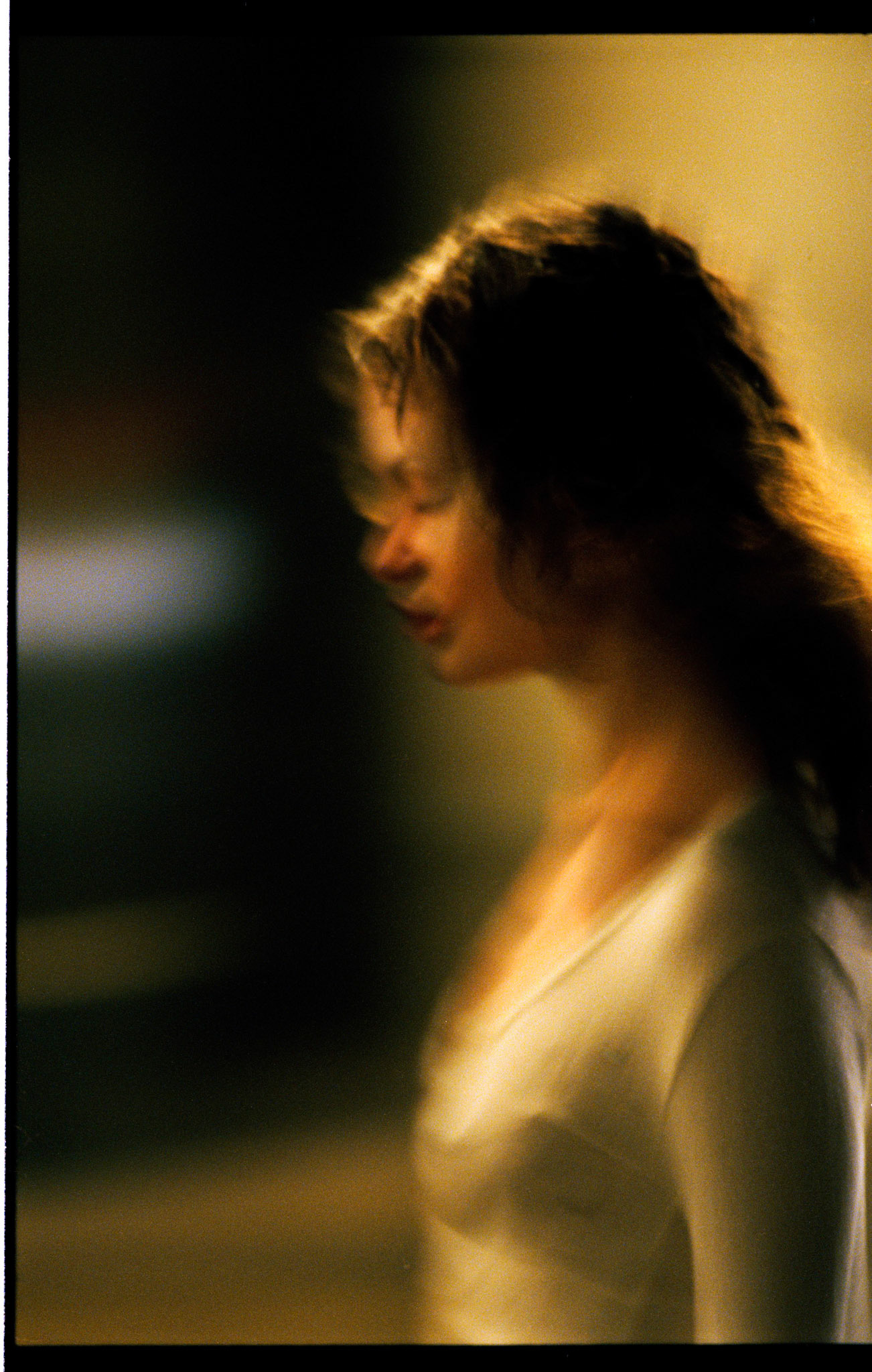 Première série de mode, réalisée le 18 mars 1999. Modèle : Arleta (New Madison), Boitier Nikon F5 et optique 85 mm 1,8 AF. Film Kodak Vision 5279 (500T).