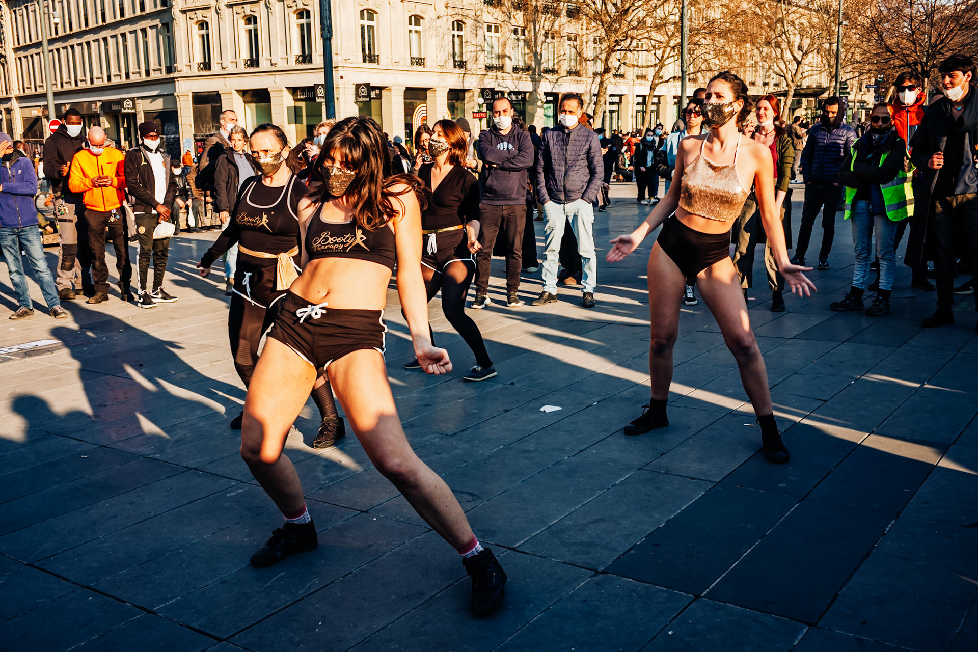 Manifestation de femmes : "mon corps, mon choix". Paris, place de la République.
