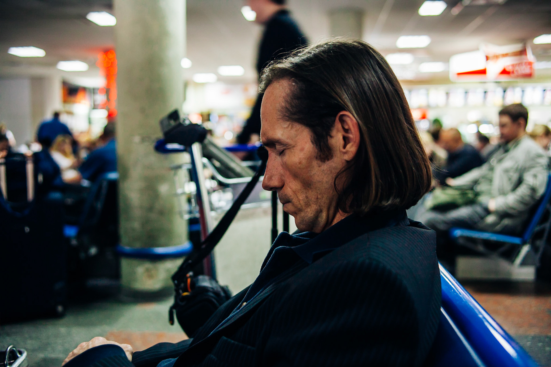 Frederic Leonard, the French scout hunting for young fashion models, exhausted after his four day trip to Ukraine. A journey through the eyes of Frederic Leonard, a head hunter for "new faces", who scouts fresh young Eastern girls who are to become fashion models.
