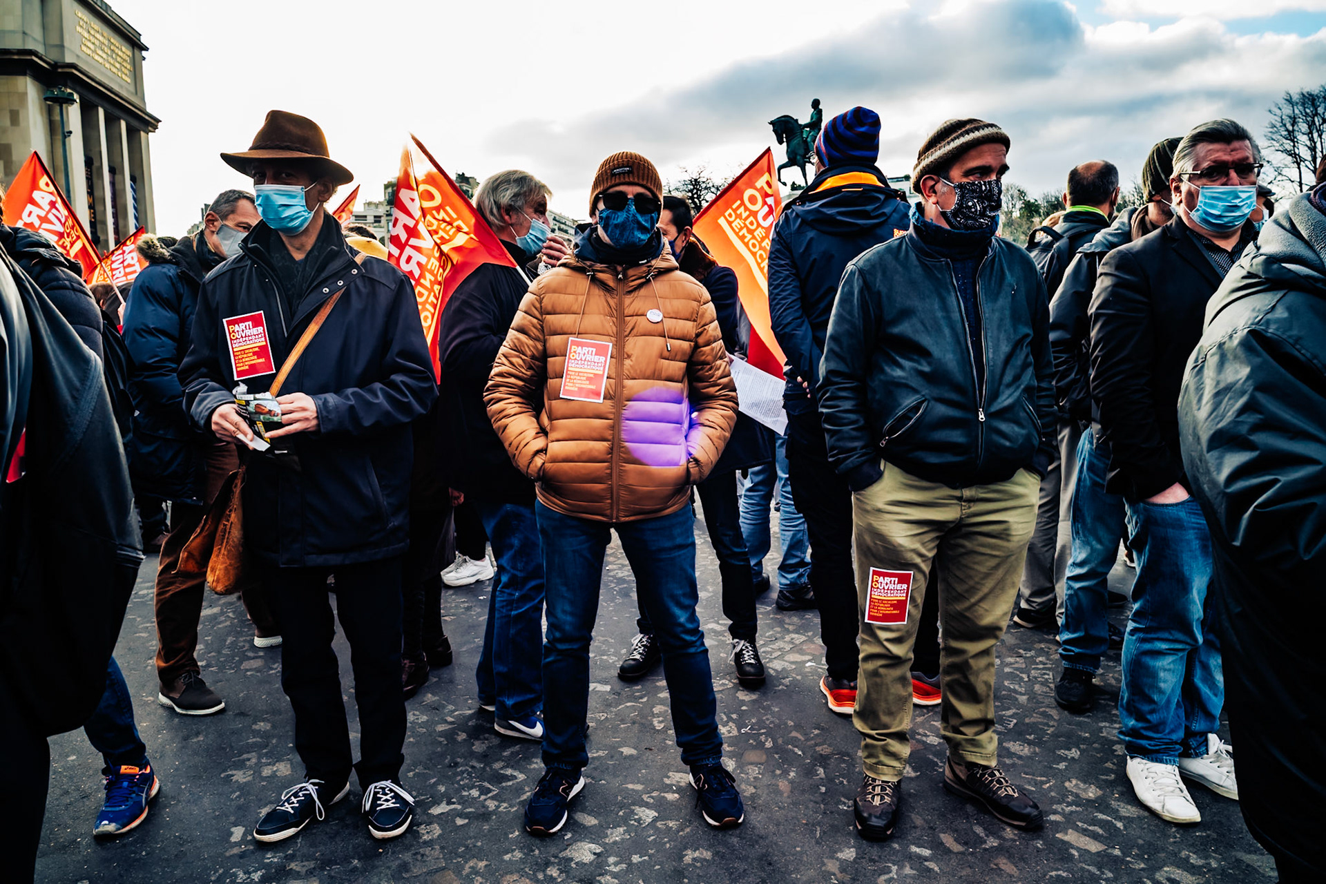 Plusieurs milliers de personnes rassemblées en France contre la proposition de loi « sécurité globale »L’article 24 du texte, adopté par l’Assemblée vendredi, concentre de très vives critiques, notamment de la part des journalistes, qui y voient de potentielles atteintes à la liberté d’informer.