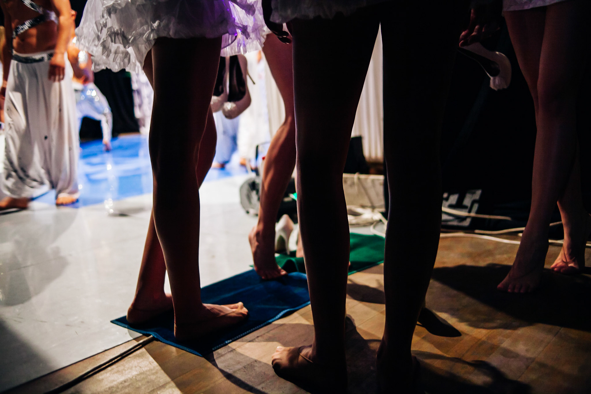 Models contest in Yalta, Ukraine.A journey through the eyes of Frederic Leonard, a head hunter for "new faces", who scouts fresh young Eastern girls who are to become fashion models.