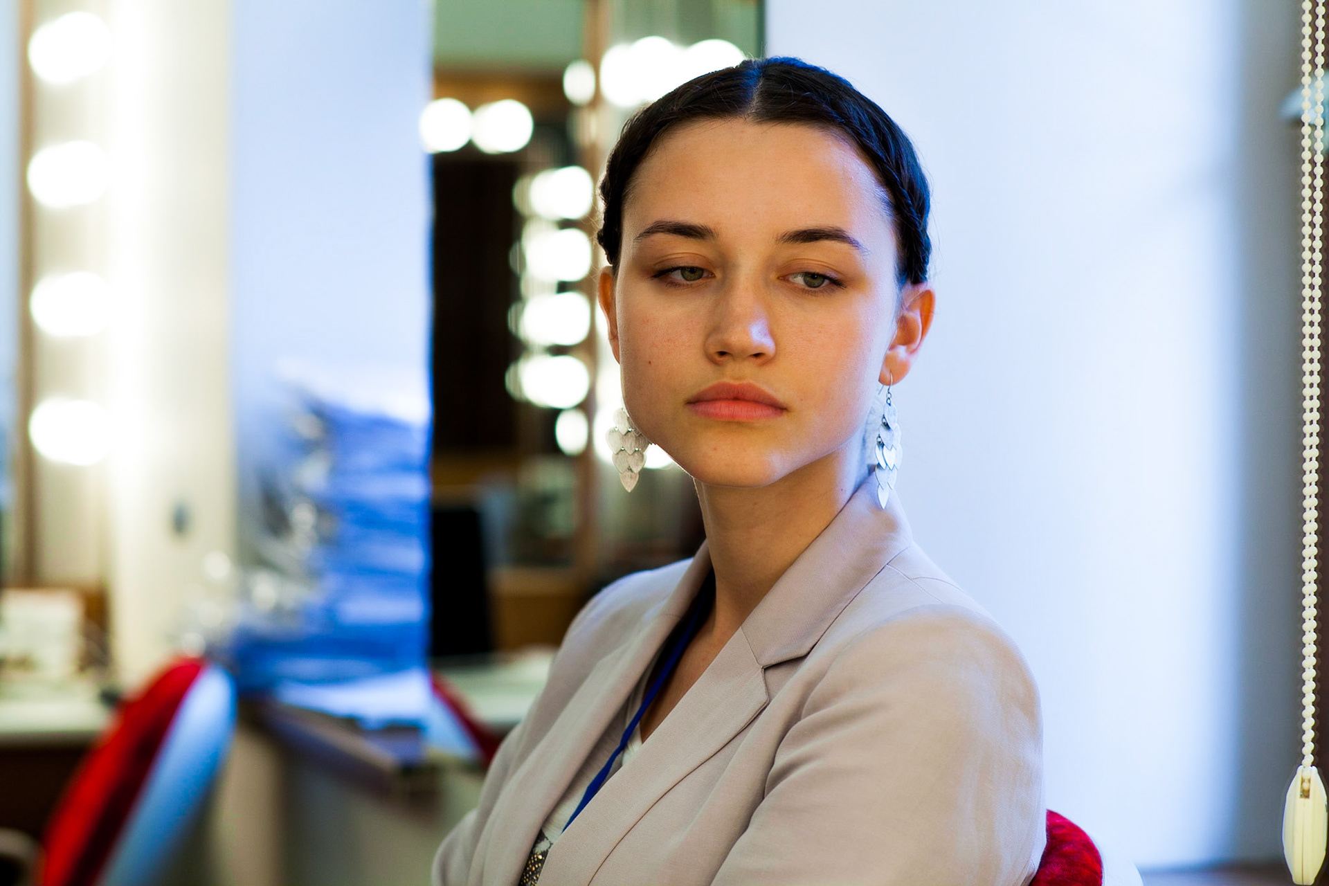 A former model who leads a models contest now in Ukraine. A journey through the eyes of Frederic Leonard, a head hunter for "new faces", who scouts fresh young Eastern girls who are to become fashion models. Yalta, Ukraine.
