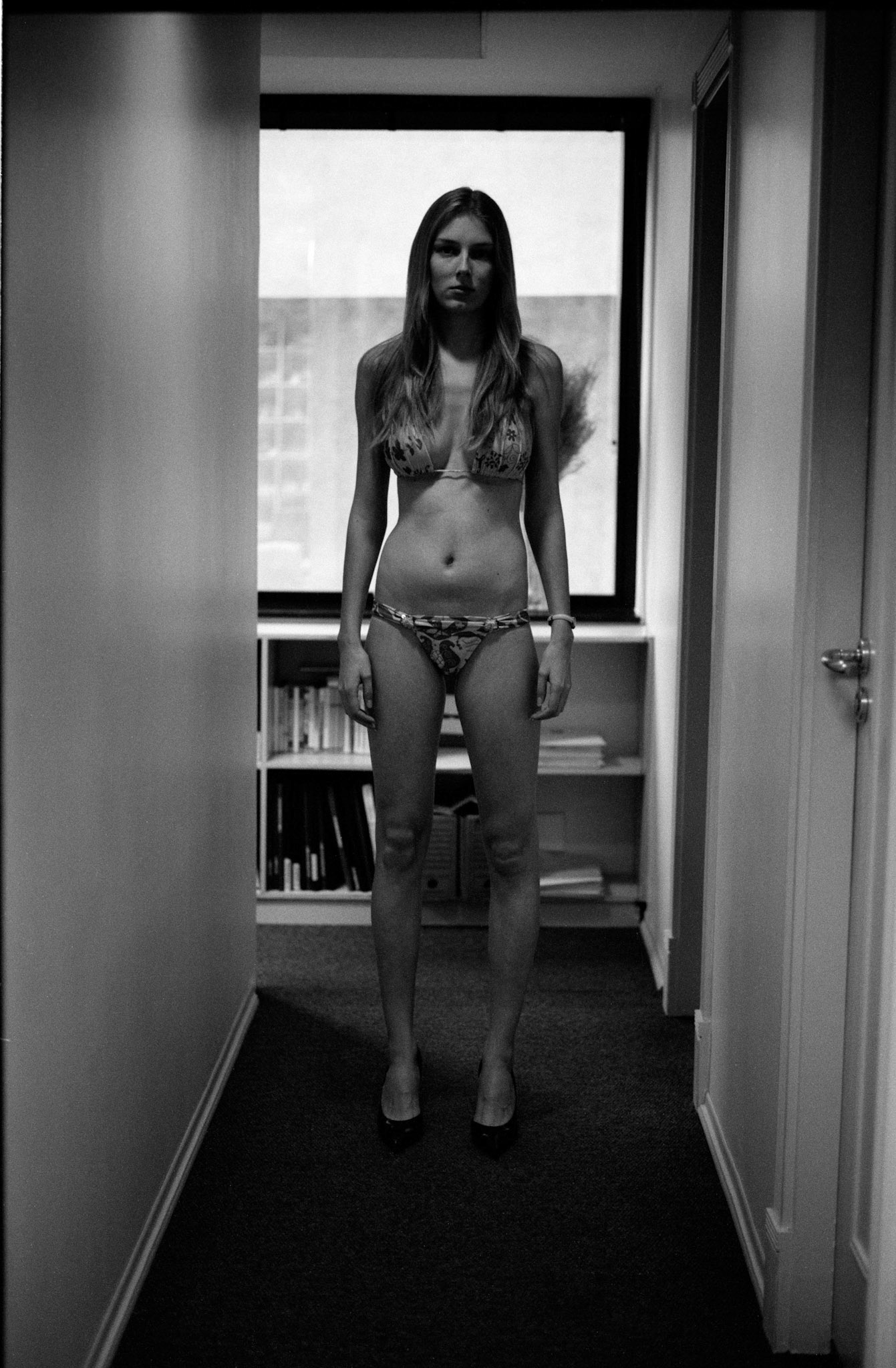 A girl is posing in a bathing suit in front of Vitor’s little camera.