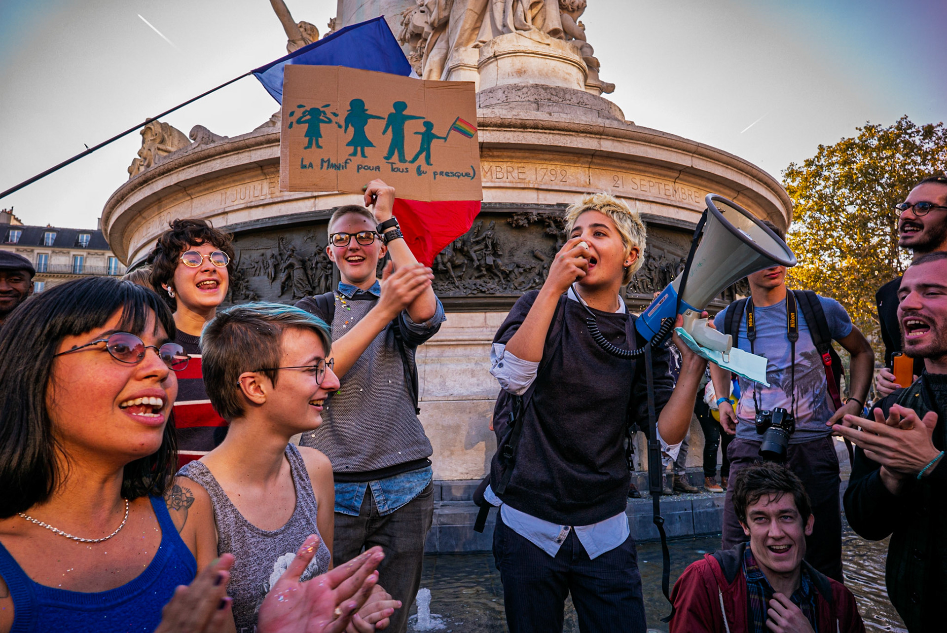 Contre manifestation LGBT à République : pour le mariage pour tous.