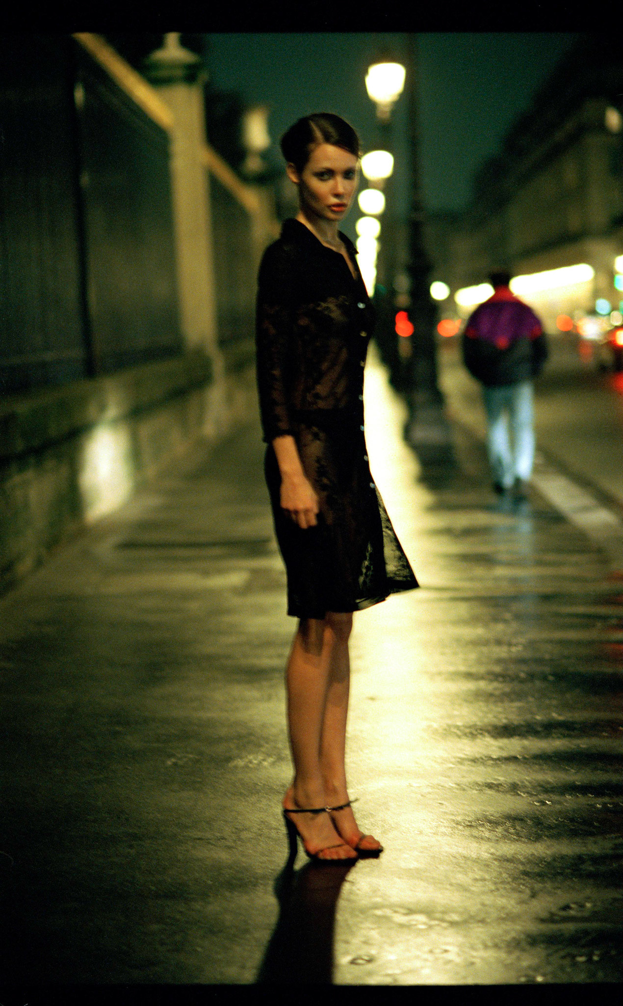 Heure Bleue. Première série de mode, réalisée le 18 mars 1999. Modèle : Arleta (New Madison), Boitier Nikon F5 et optique 85 mm 1,8 AF. Film Kodak Vision 5279 (500T).