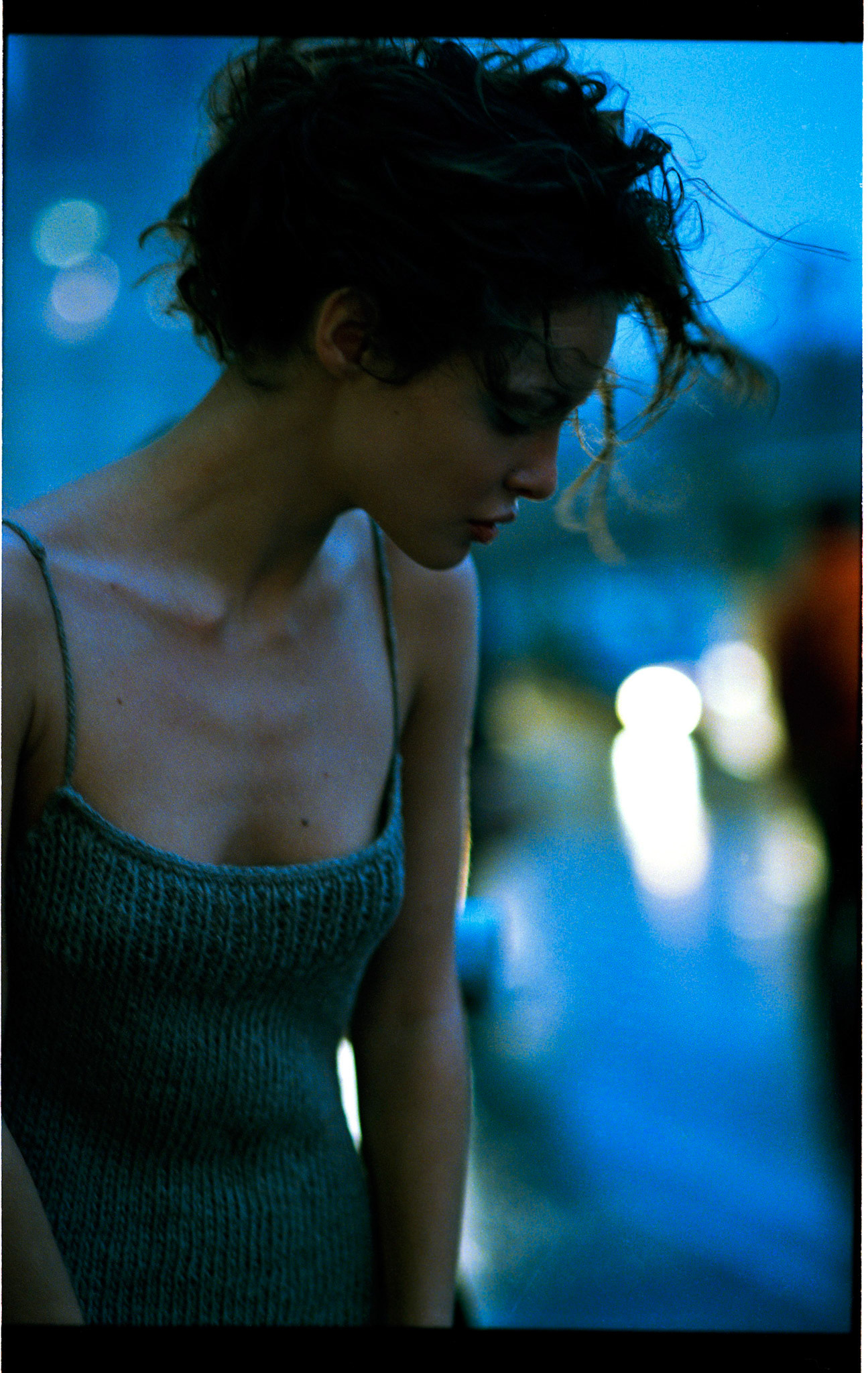 Première série de mode, réalisée le 18 mars 1999. Modèle : Arleta (New Madison), Boitier Nikon F5 et optique 85 mm 1,8 AF. Film Kodak Vision 5279 (500T).