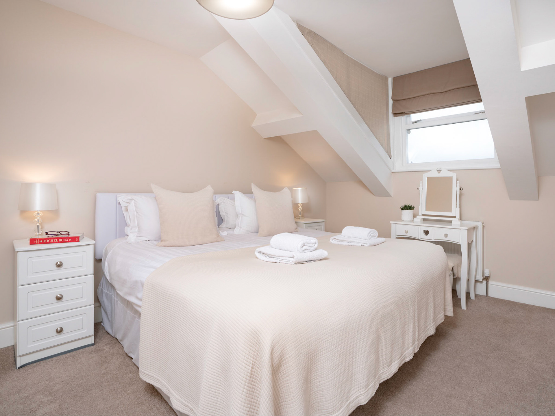 Minimalist Bedrooms in the Lake District – Clean, Simple Designs with Maximum Comfort