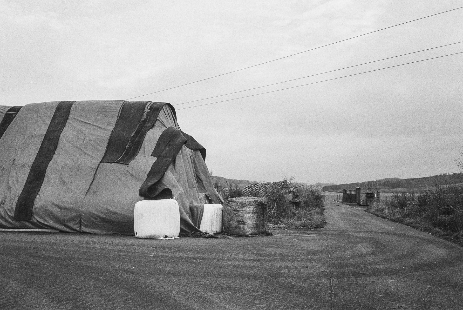 Landwirtschaftliche Szenerie am Dorfrand