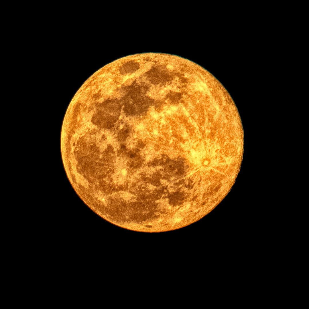 The last #supermoon rise of 2020. April’s “pink moon” was actually orange in color as it rose just as the sun was setting in the west. The atmosphere was clean for a detailed image of the craters on the moon. The next supermoon will be in 2021. Something good to look forward too seeing.