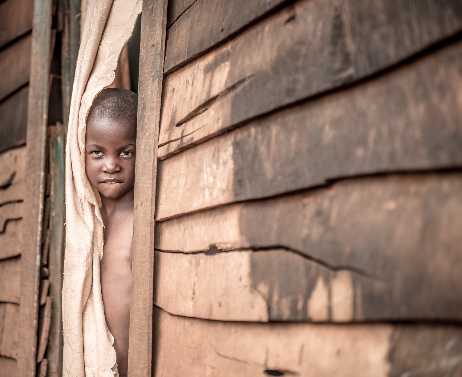 Sneaking a look in Bukavu, Democratic Republic of Congo