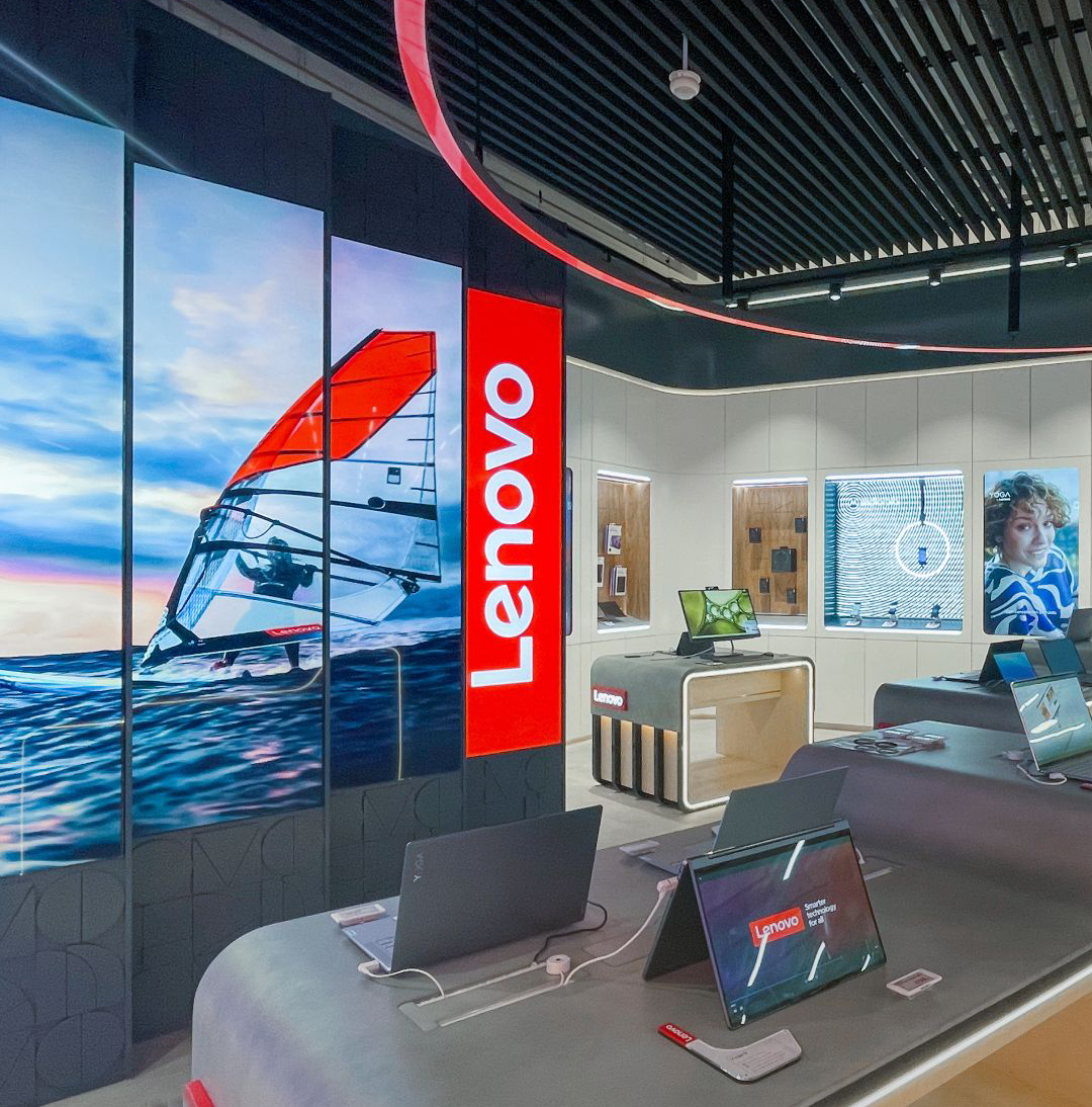 Branding, Retail Design, Interior Design, Sustainable Design, Tech Industry, Lenovo, Legion, Motorola, UOOU Studio, Gianluca Santosuosso, Wood, Interactive Space, LED Wall, Mediamarkt, Madrid, Spain