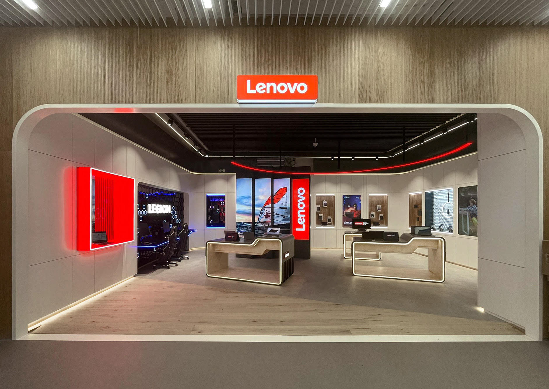 Branding, Retail Design, Interior Design, Sustainable Design, Tech Industry, Lenovo, Legion, Motorola, UOOU Studio, Gianluca Santosuosso, Wood, Interactive Space, Entrance, Mediamarkt, Madrid, Spain