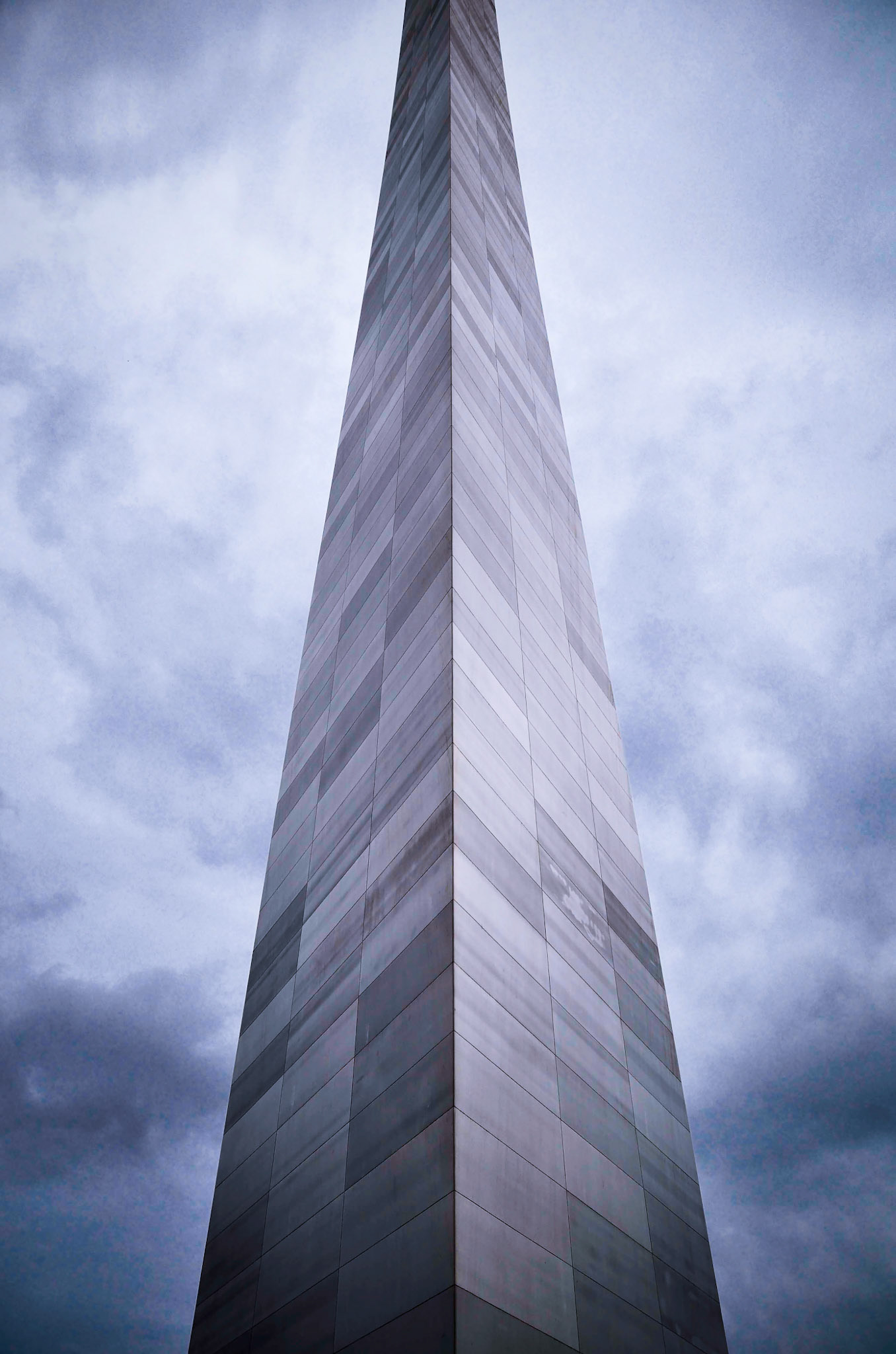 St. Louis Arch from inside the leg