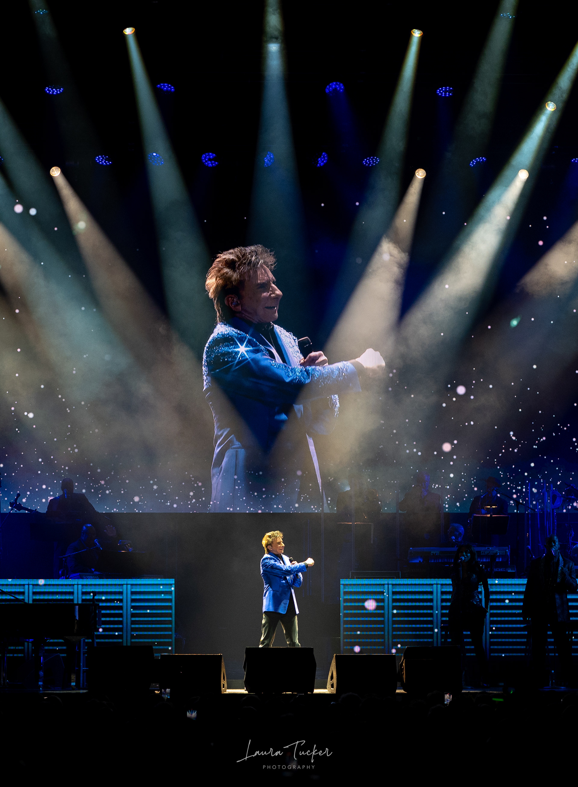 BARRY MANILOW