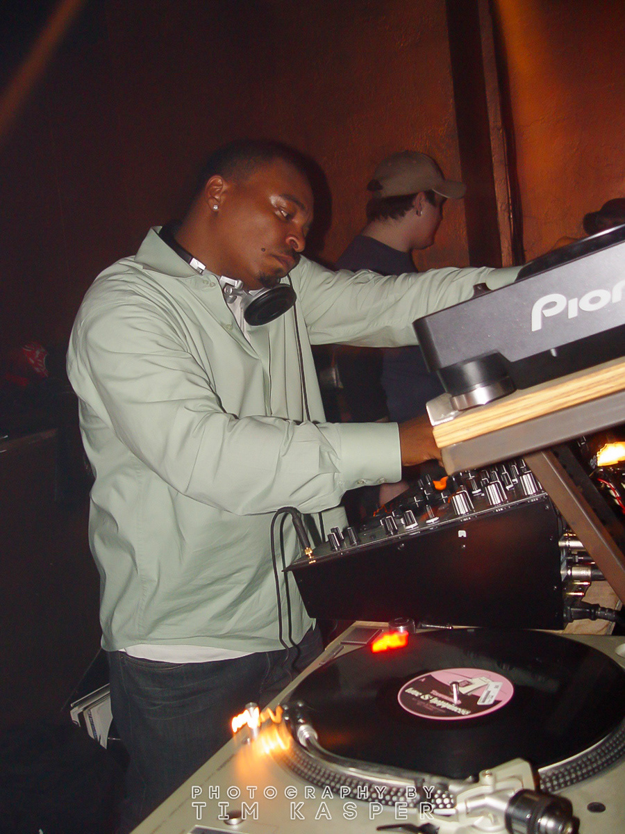 ROY DAVIS JUNIOR