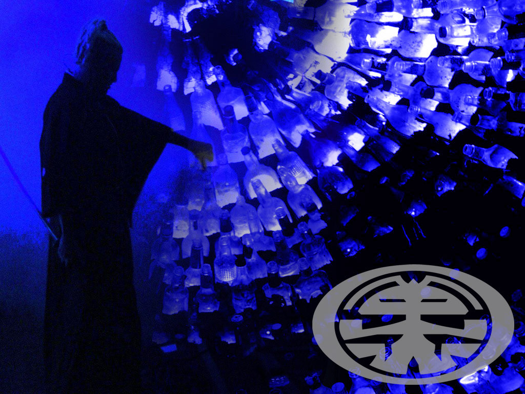 RABBIT IN THE MOON SHOW @ CONGRESS THEATER CHIICAGO 2004 NOW USED FOR A DOWNLOADABLE DESKTOP BACKGROUND IMAGE