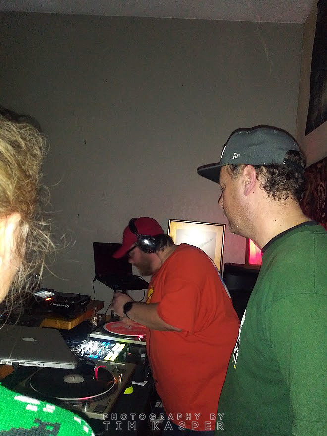 MASSIVE EVENT @ HIGHBURY - BAYVIEW,MILWAUKEE ( JOE CARROLL SPINNG AND MR BILL ON THE RIGHT)