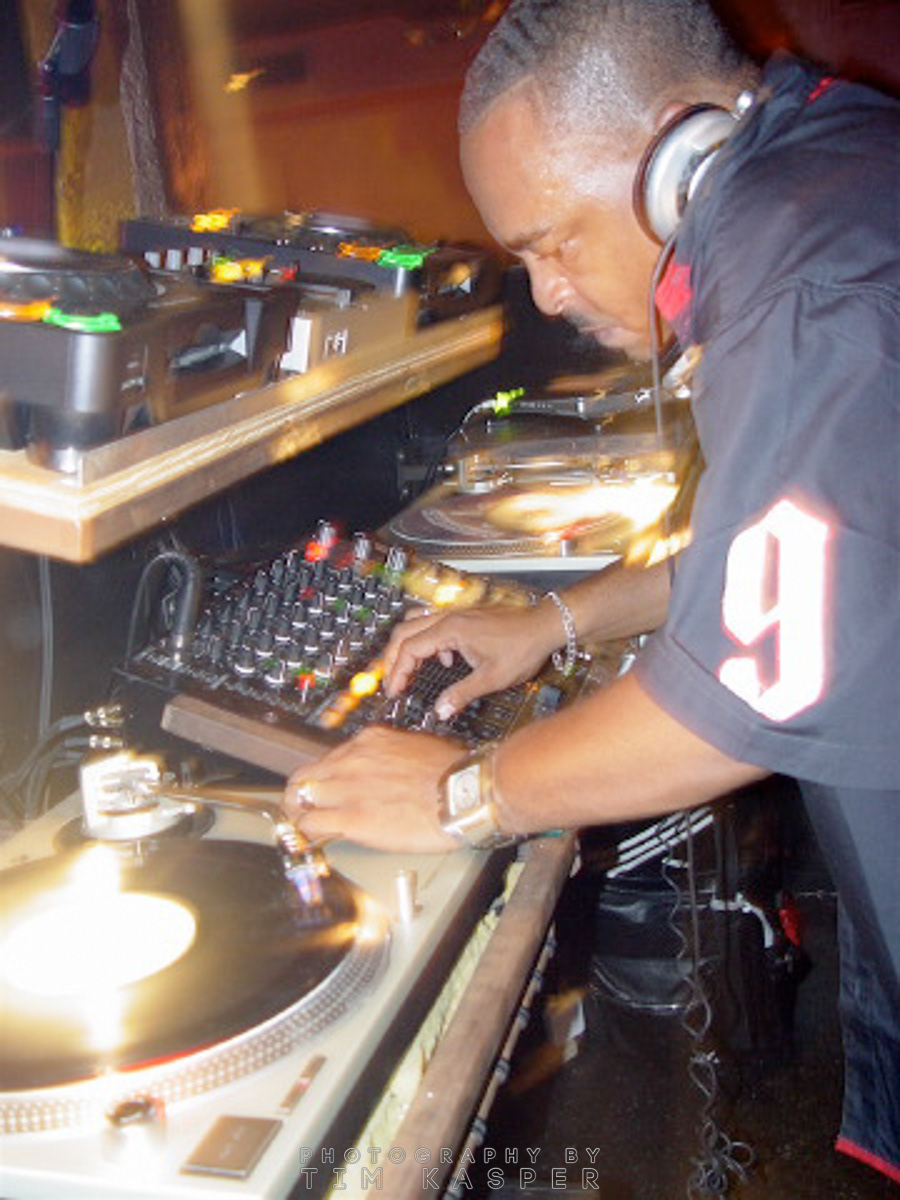 ROY DAVIS JUNIOR