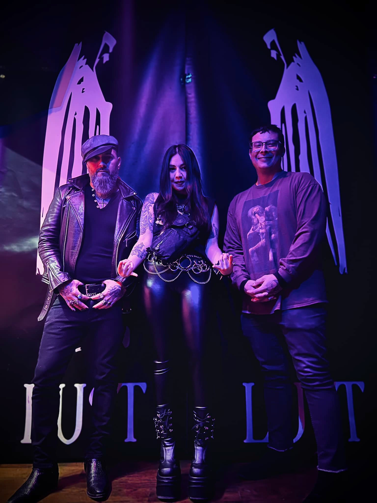 I DO NOT TAKE CREDIT FOR THIS PHOTO!   I HAD TO POST IT HERE BECUASE ITS AN AWESOME CAPTURE! - SEDUCER, FLORES NEGRAS & MR. MICHEL