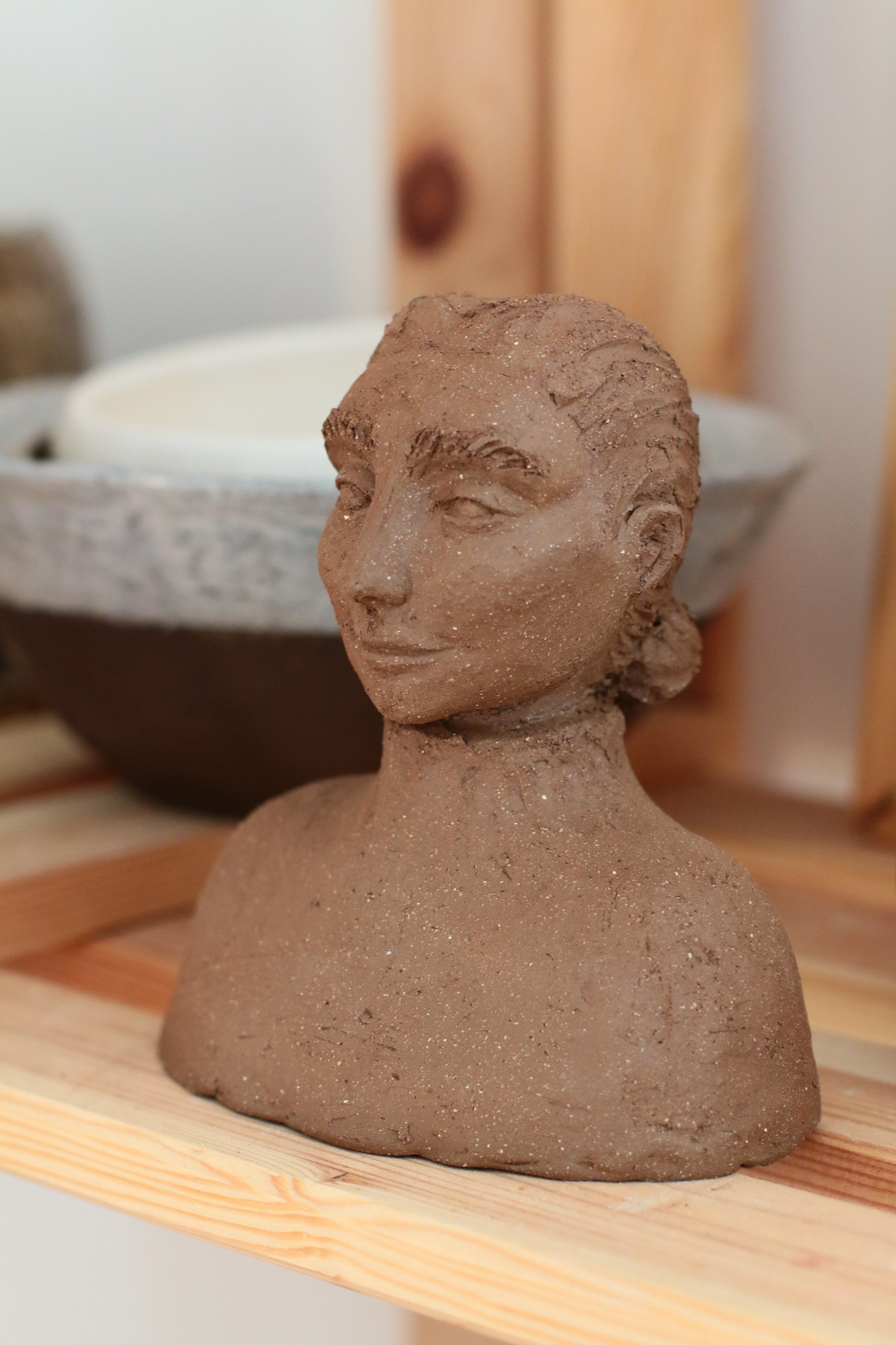 brauner Ton, niedrig gebrannt