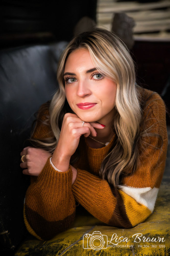 SENIOR PORTRAIT SESSION PHOTOGRAPHED BY LISA BROWN