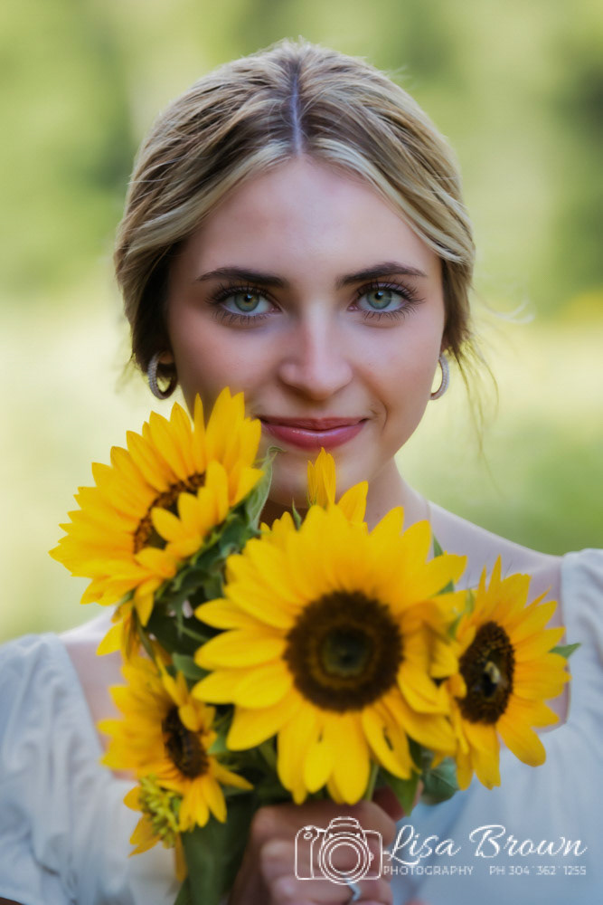 SENIOR PORTRAIT SESSION PHOTOGRAPHED BY LISA BROWN