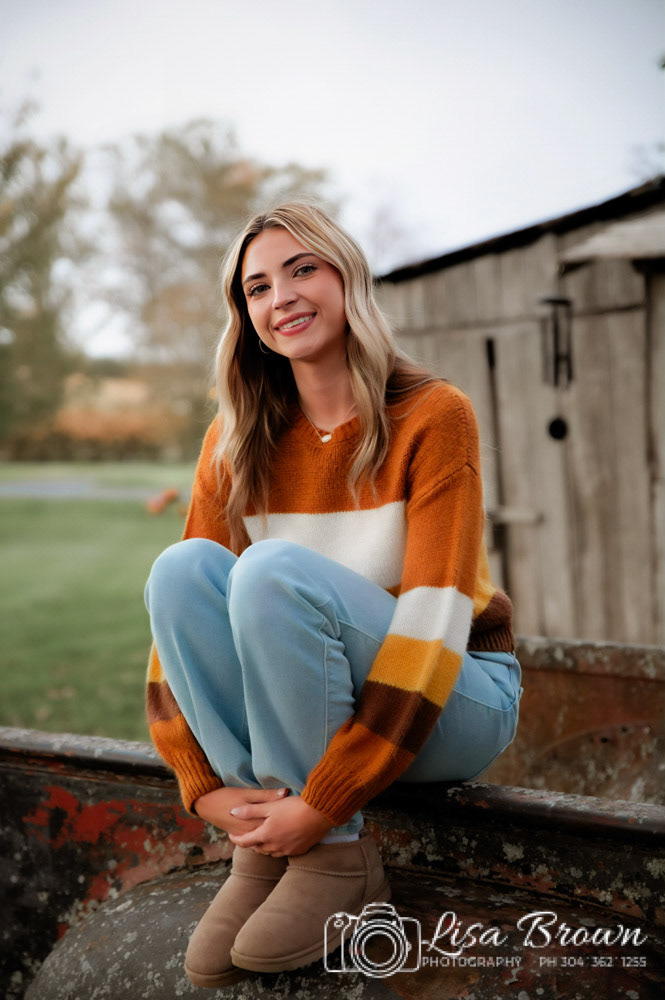 SENIOR PORTRAIT SESSION PHOTOGRAPHED BY LISA BROWN