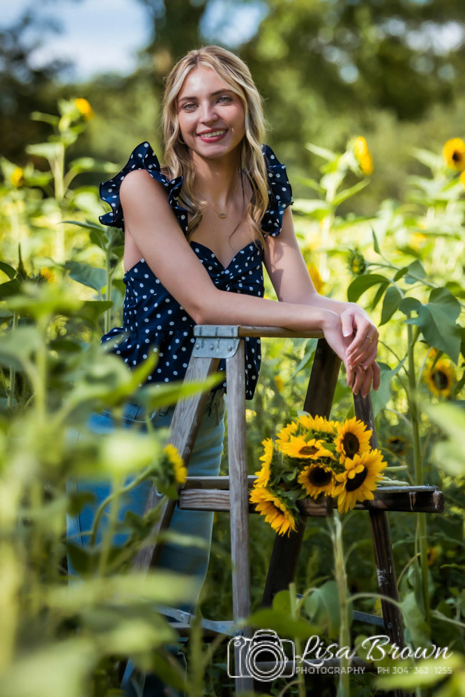 SENIOR PORTRAIT SESSION PHOTOGRAPHED BY LISA BROWN