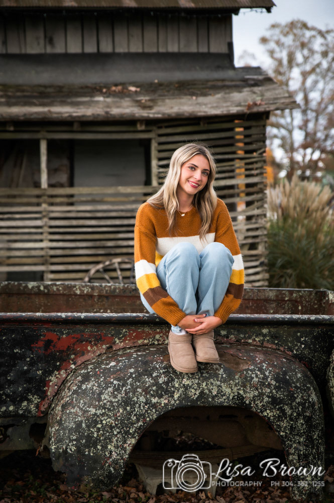 SENIOR PORTRAIT SESSION PHOTOGRAPHED BY LISA BROWN