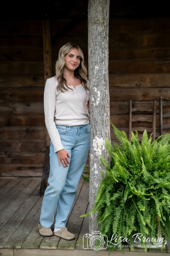 SENIOR PORTRAIT SESSION PHOTOGRAPHED BY LISA BROWN