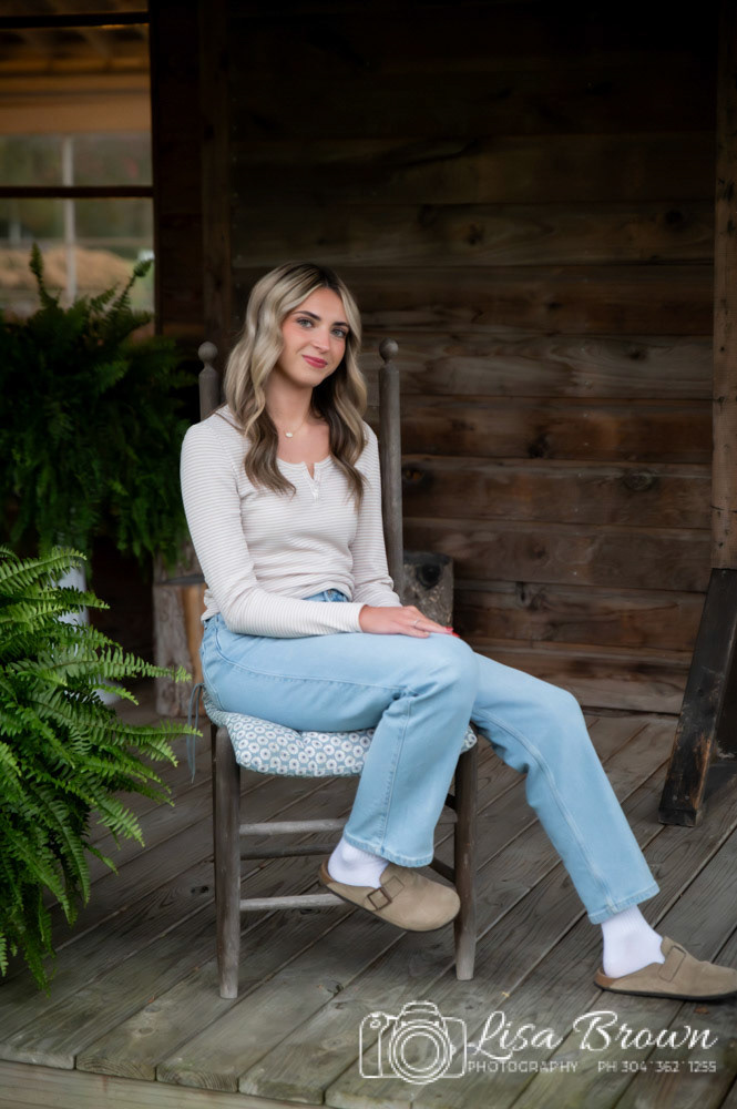 SENIOR PORTRAIT SESSION PHOTOGRAPHED BY LISA BROWN