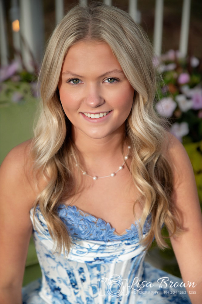 SENIOR PORTRAIT SESSION PHOTOGRAPHED BY LISA BROWN