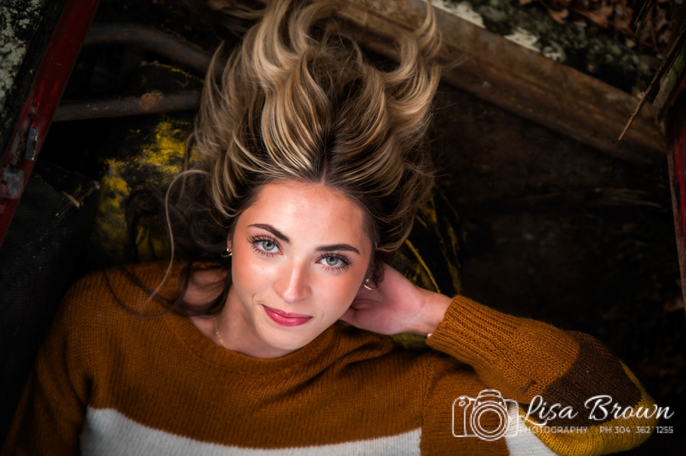 SENIOR PORTRAIT SESSION PHOTOGRAPHED BY LISA BROWN